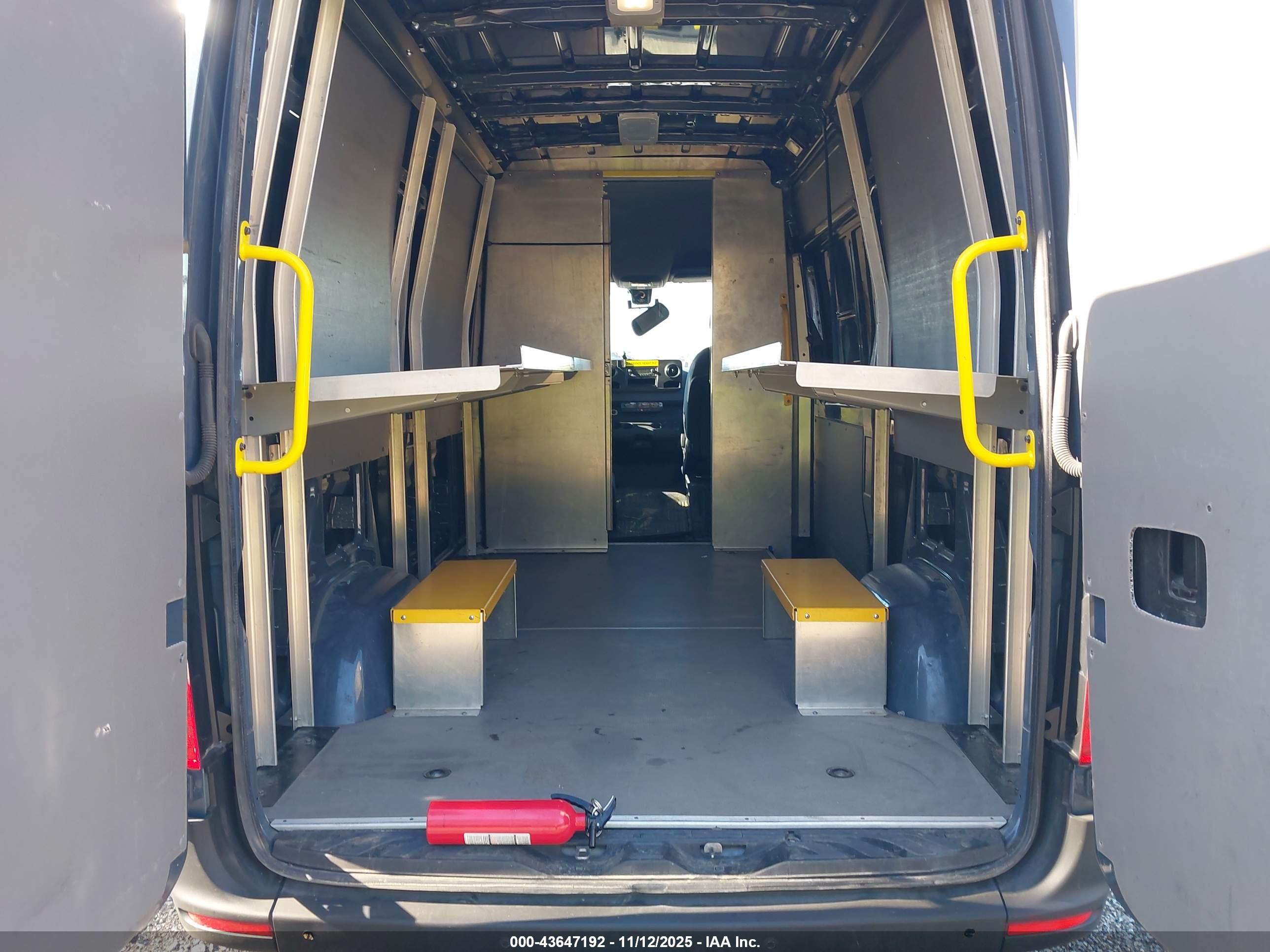MERCEDES-BENZ SPRINTER image 8
