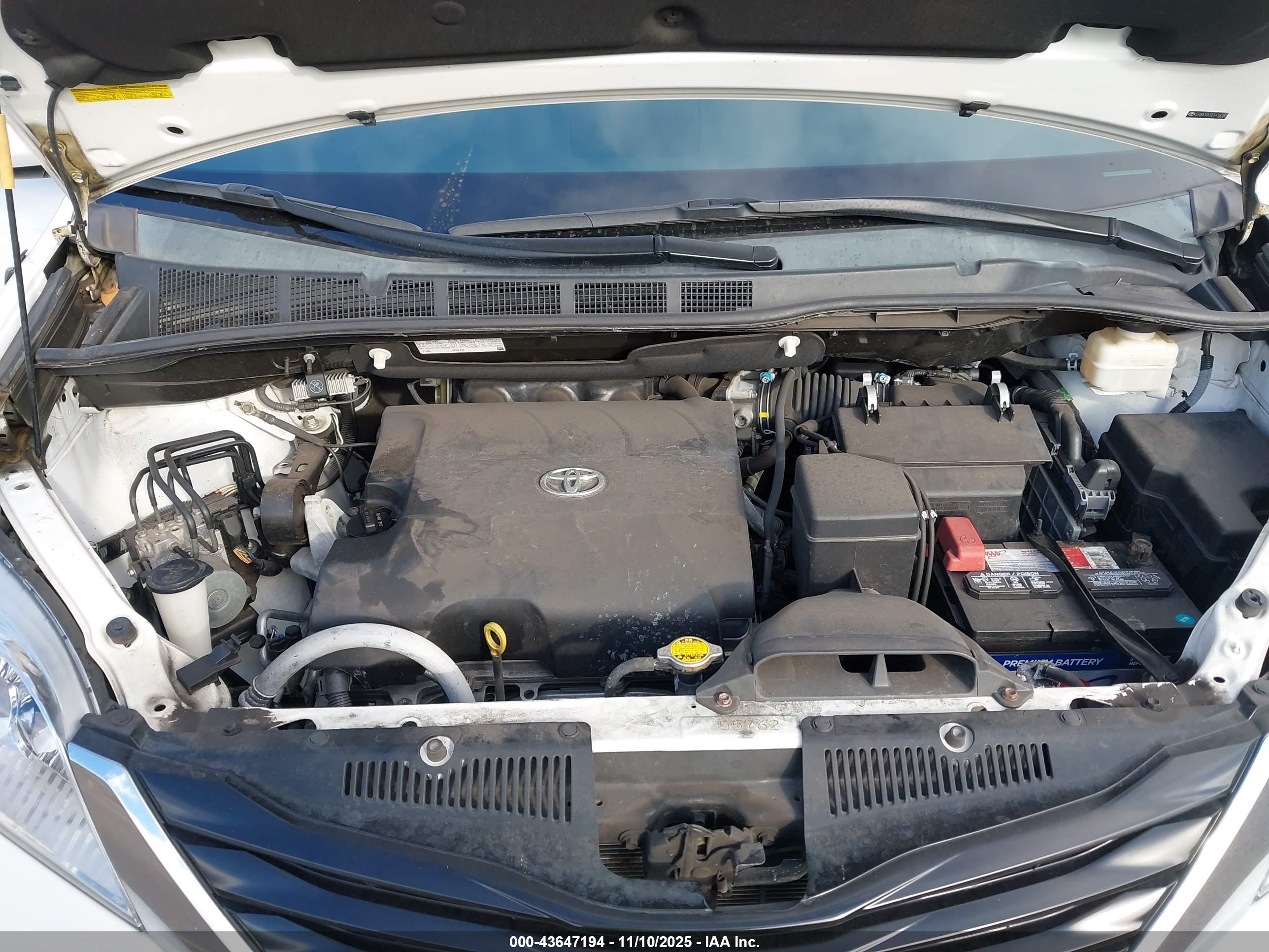 TOYOTA SIENNA image 10
