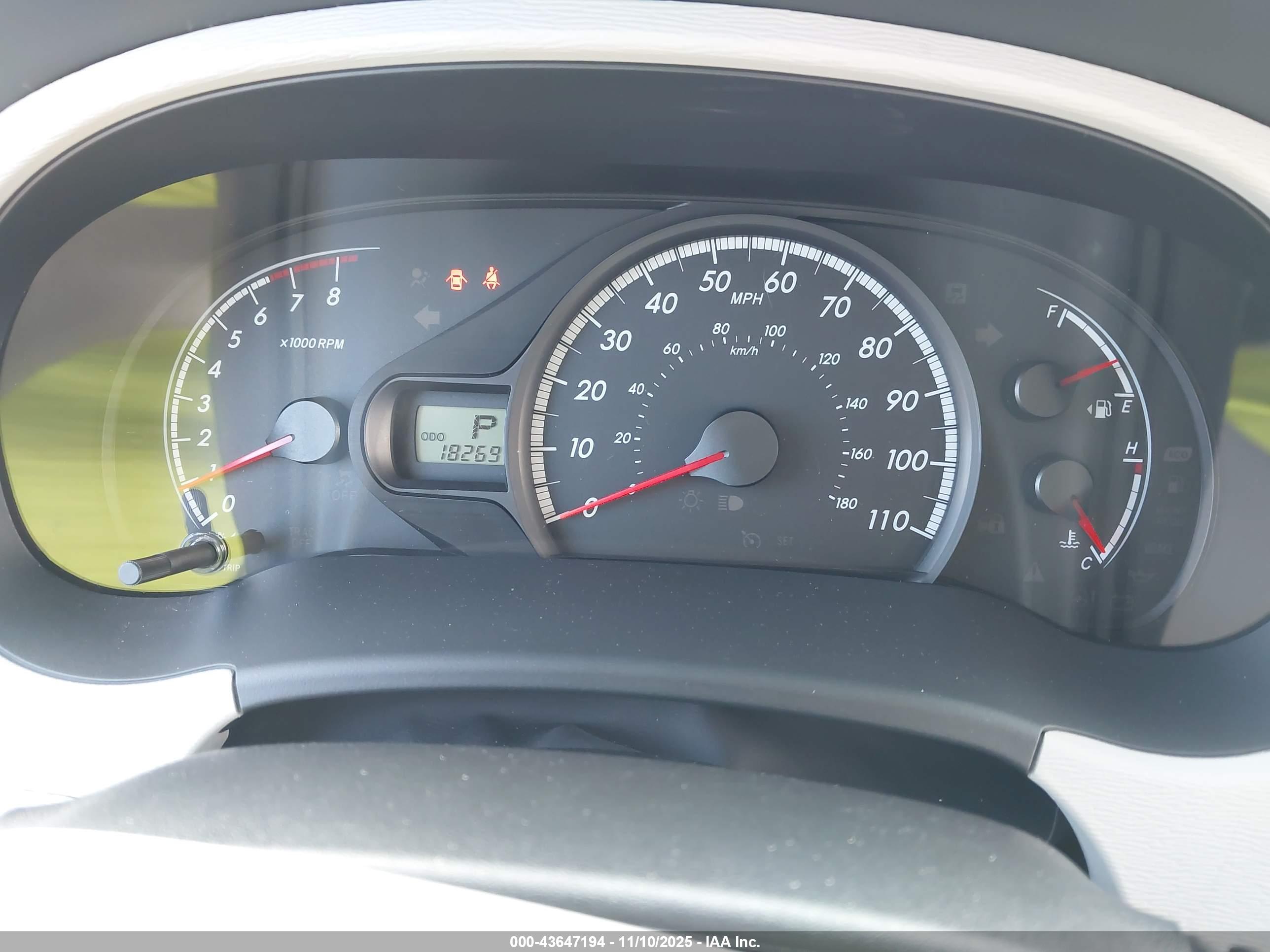 TOYOTA SIENNA image 7