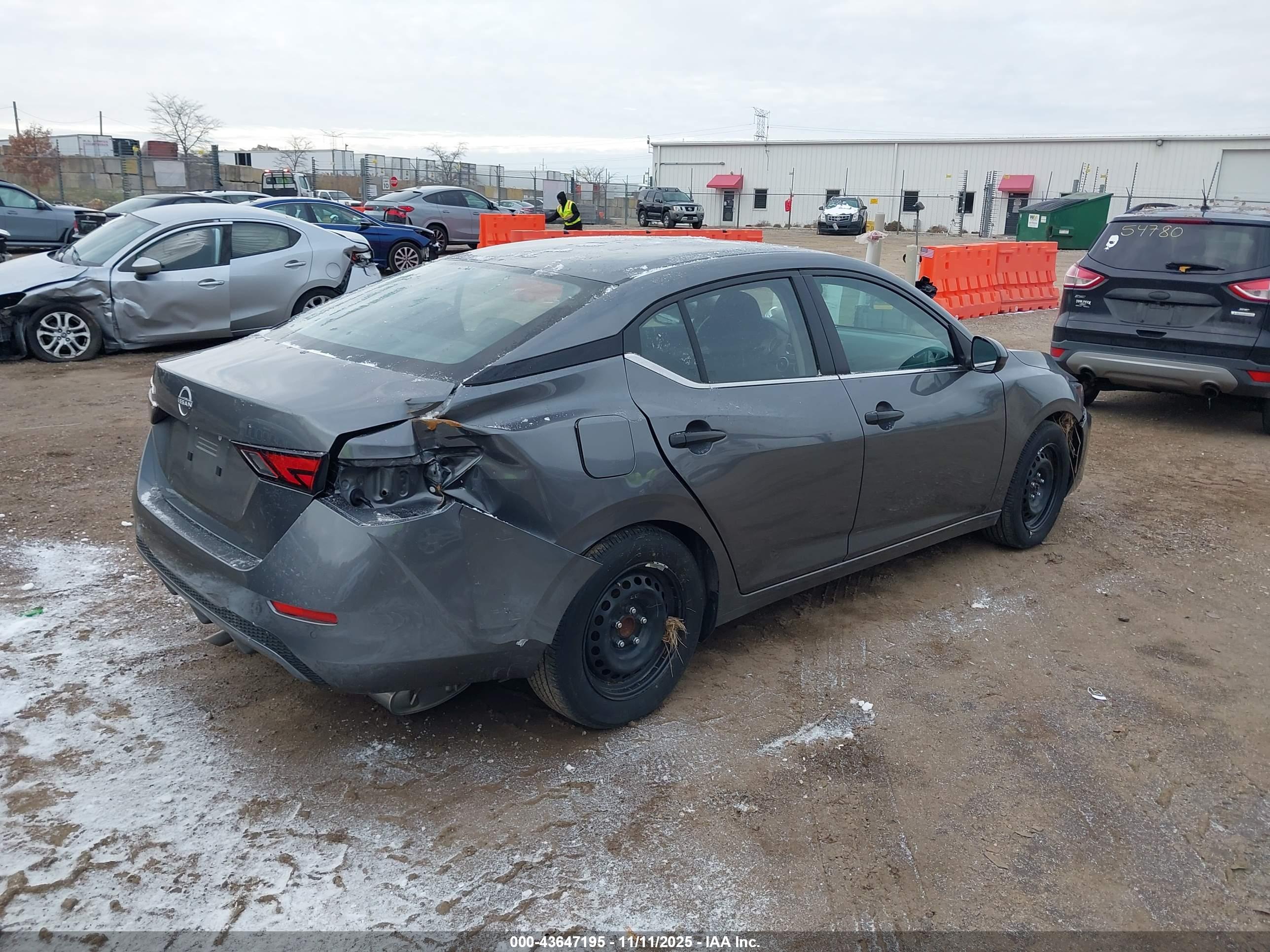NISSAN SENTRA image 4