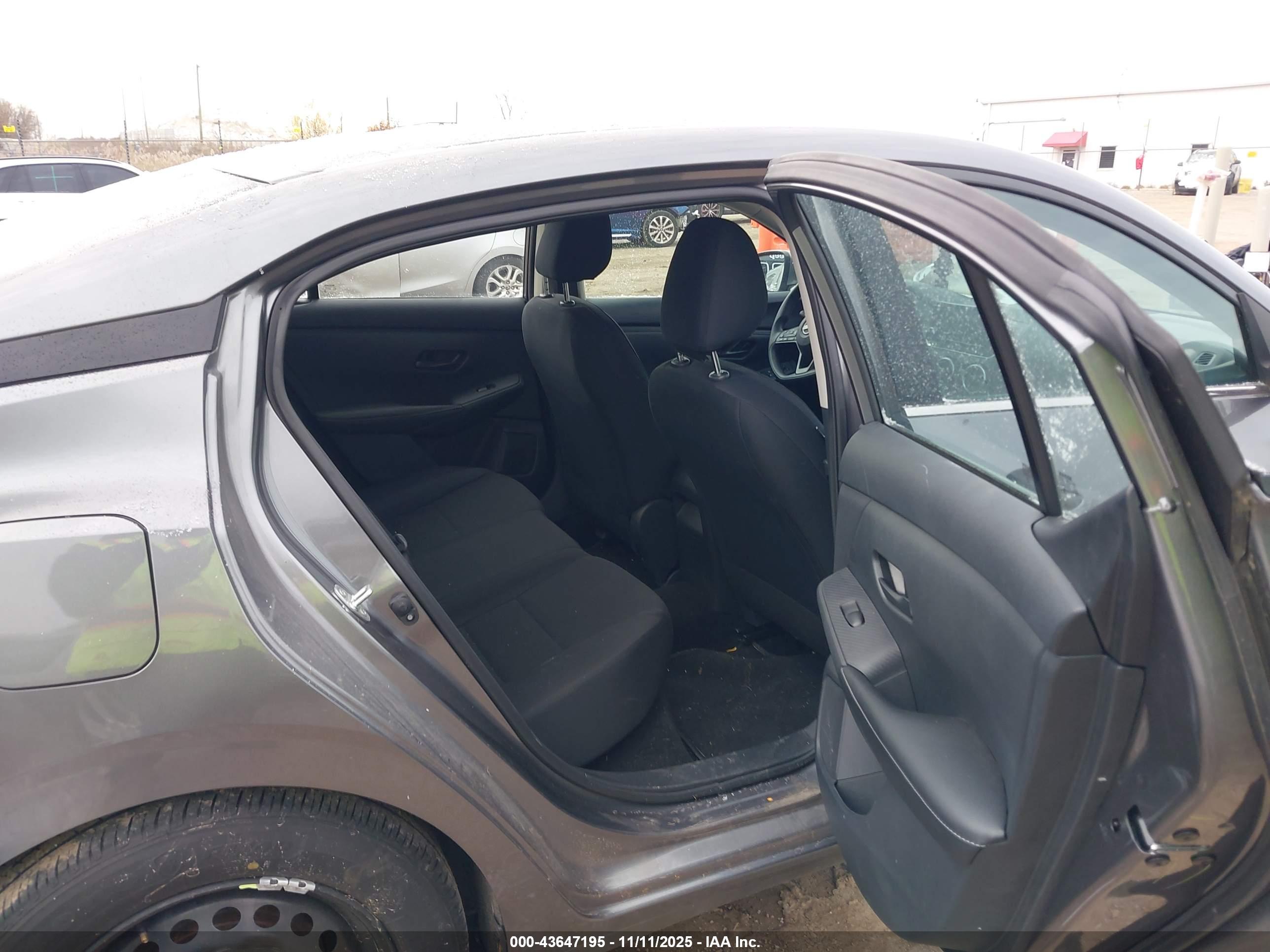 NISSAN SENTRA image 8