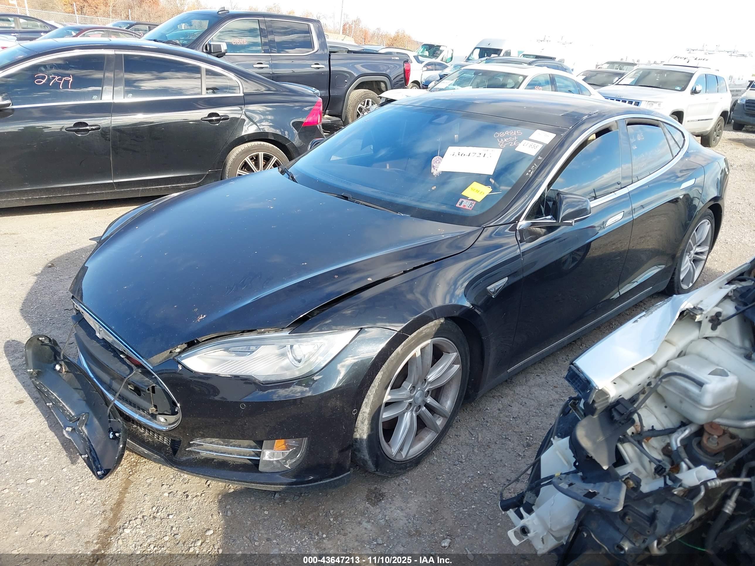 TESLA MODEL image 2