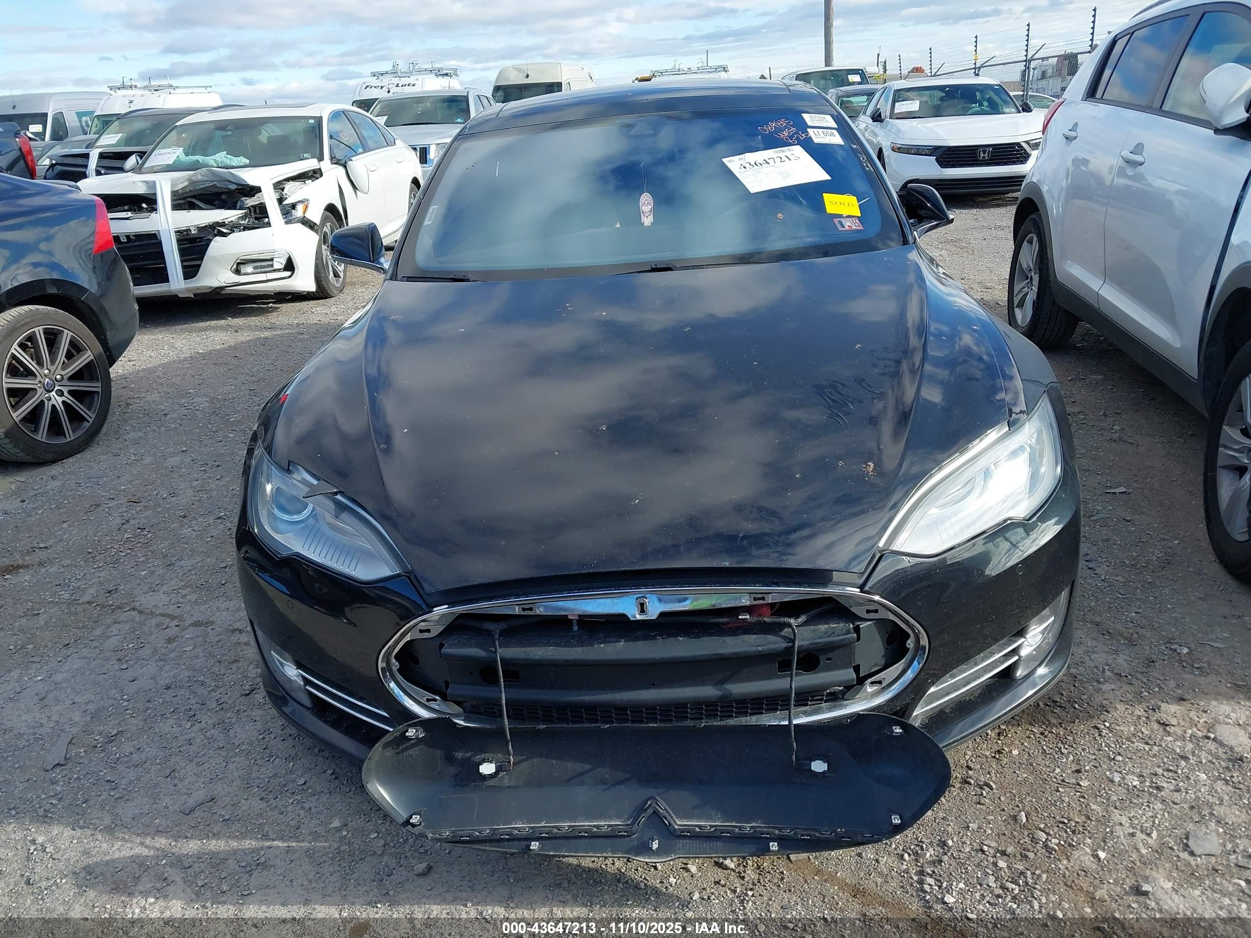 TESLA MODEL image 6