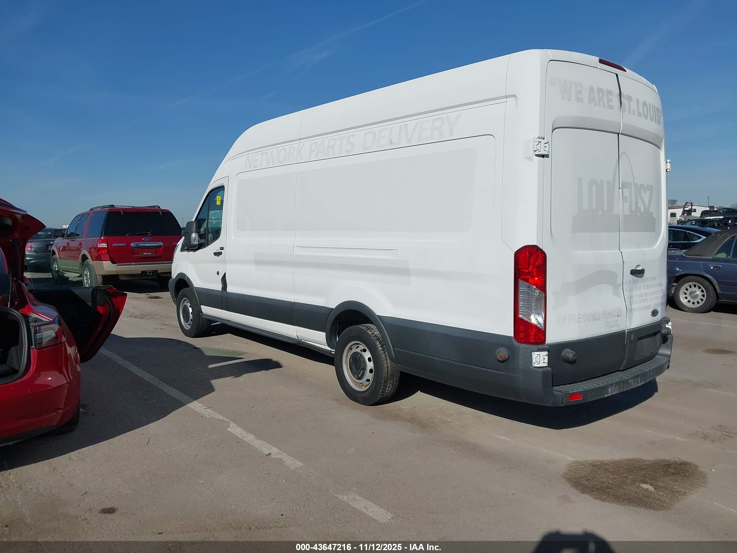 FORD TRANSIT-250 image 3