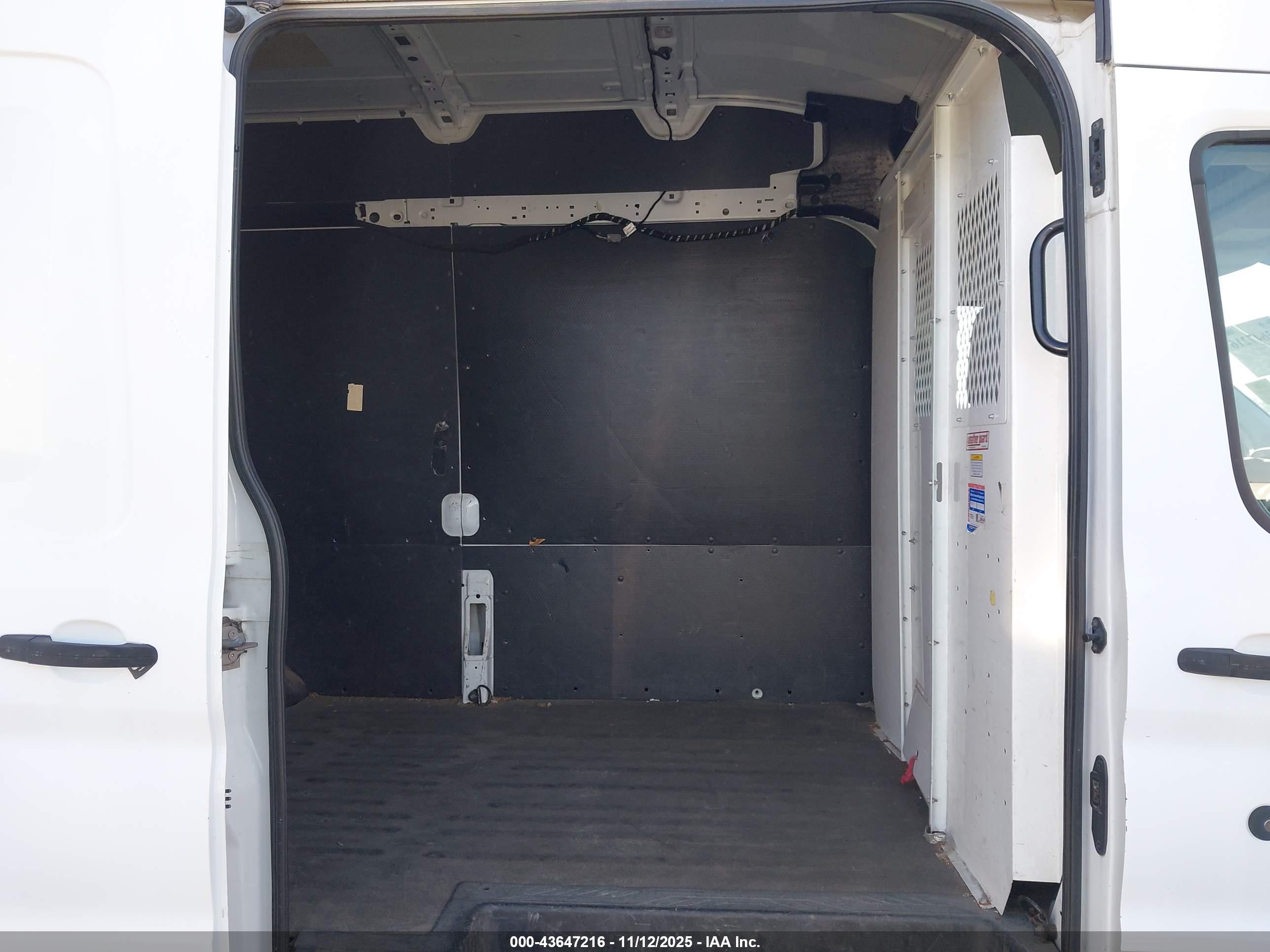 FORD TRANSIT-250 image 8