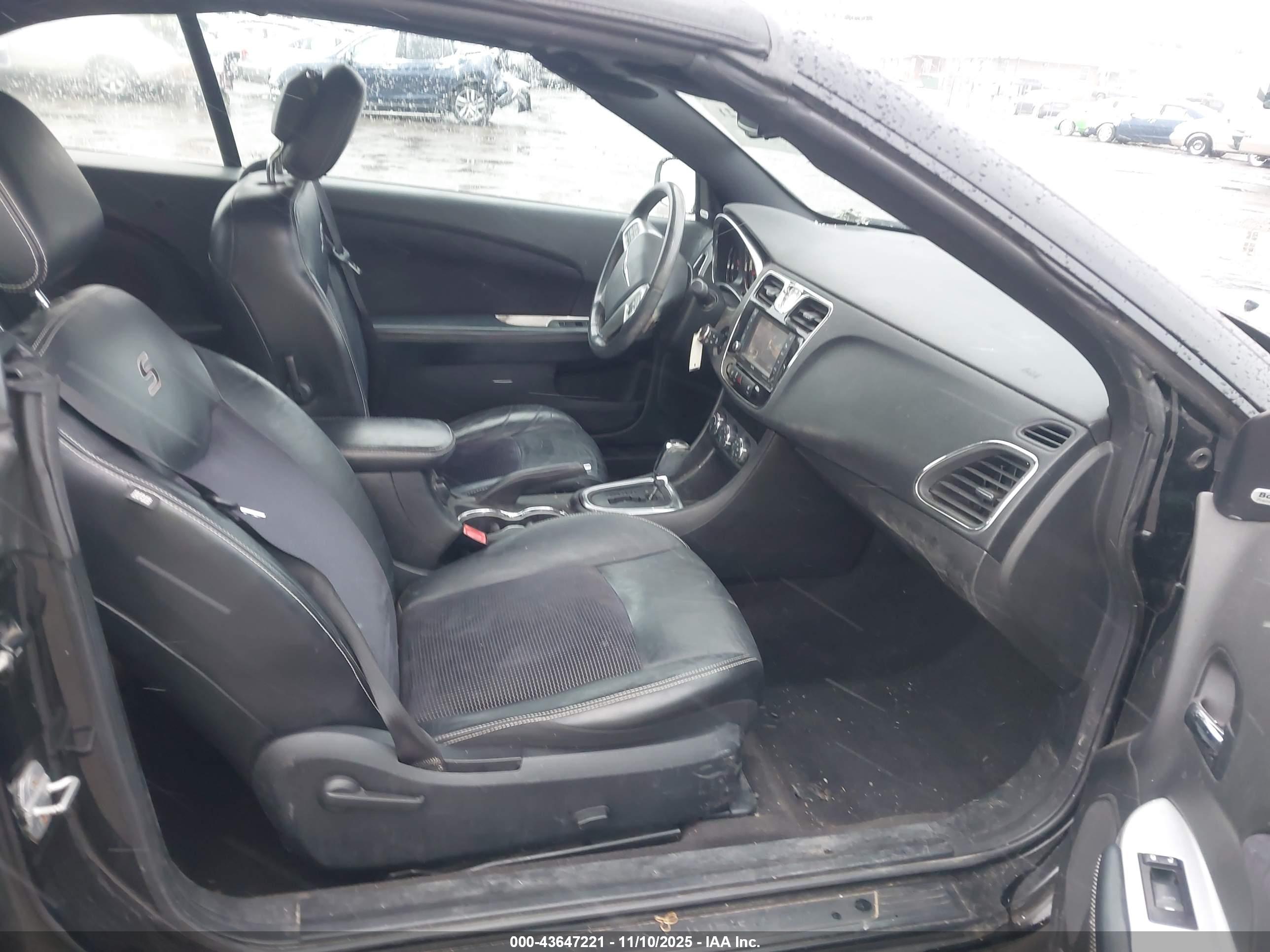 CHRYSLER 200 image 5