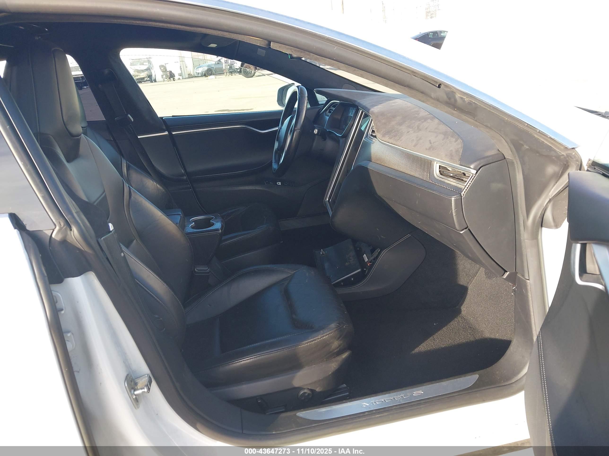TESLA MODEL image 5