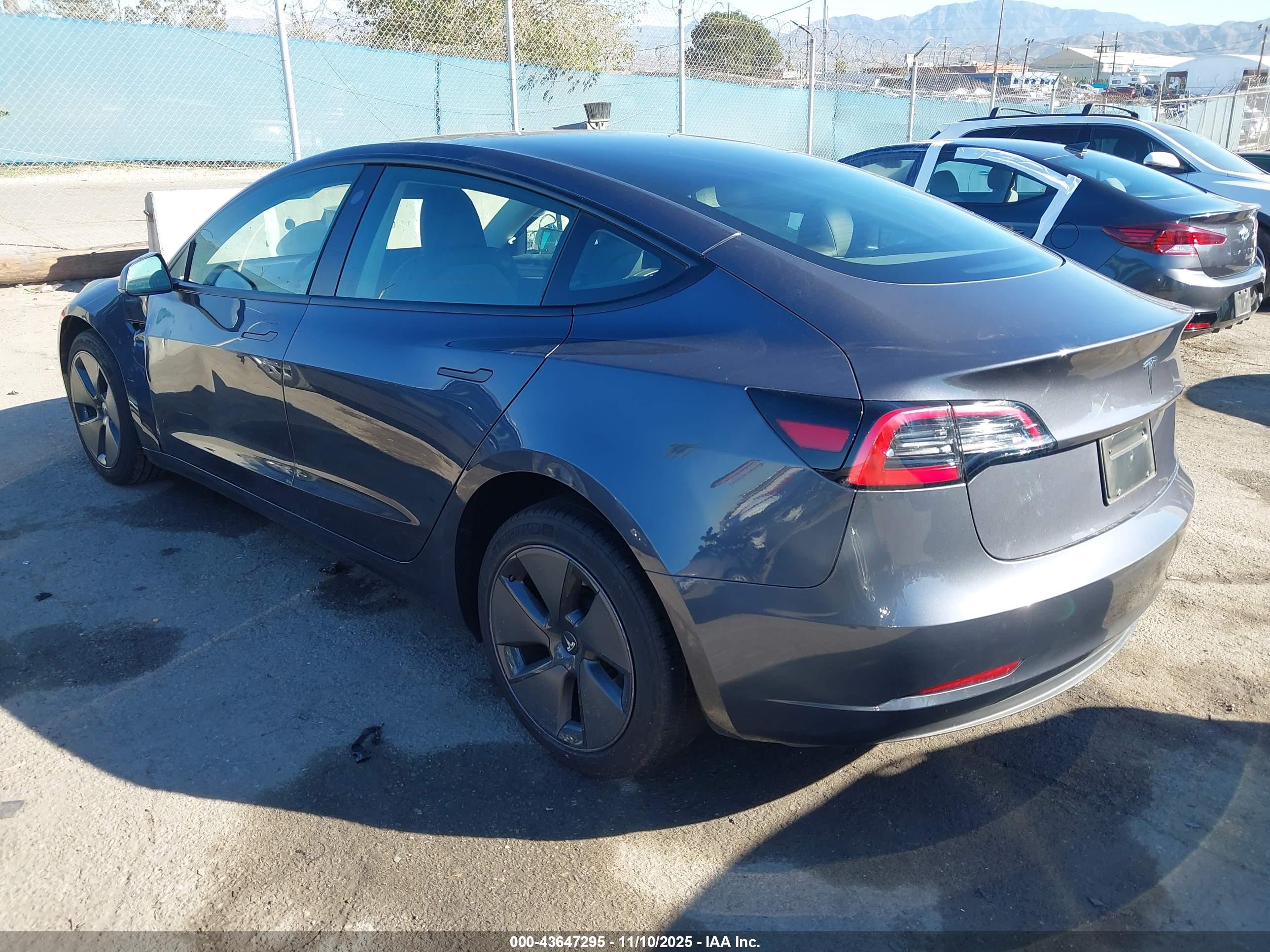 TESLA MODEL image 3