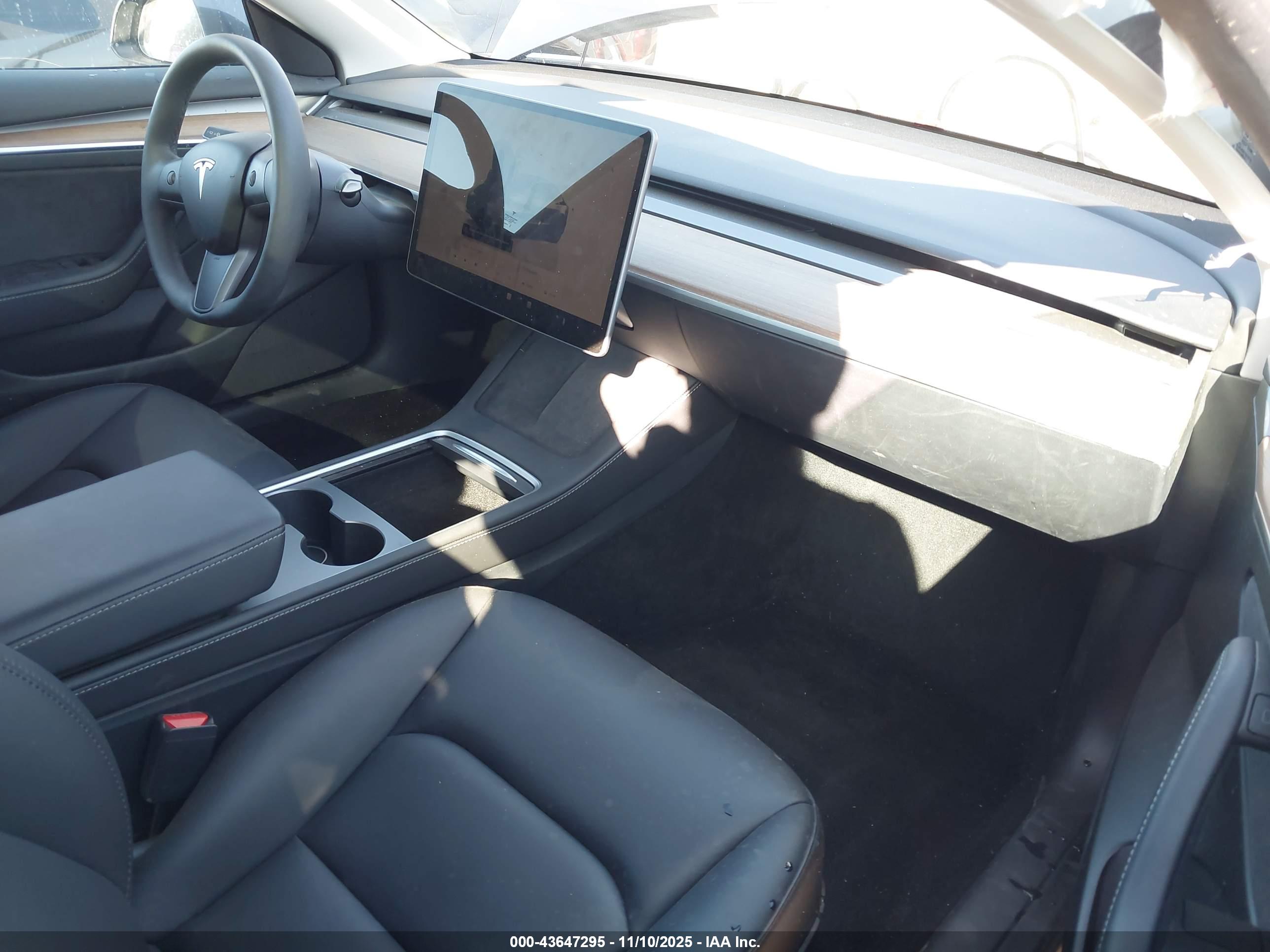 TESLA MODEL image 5