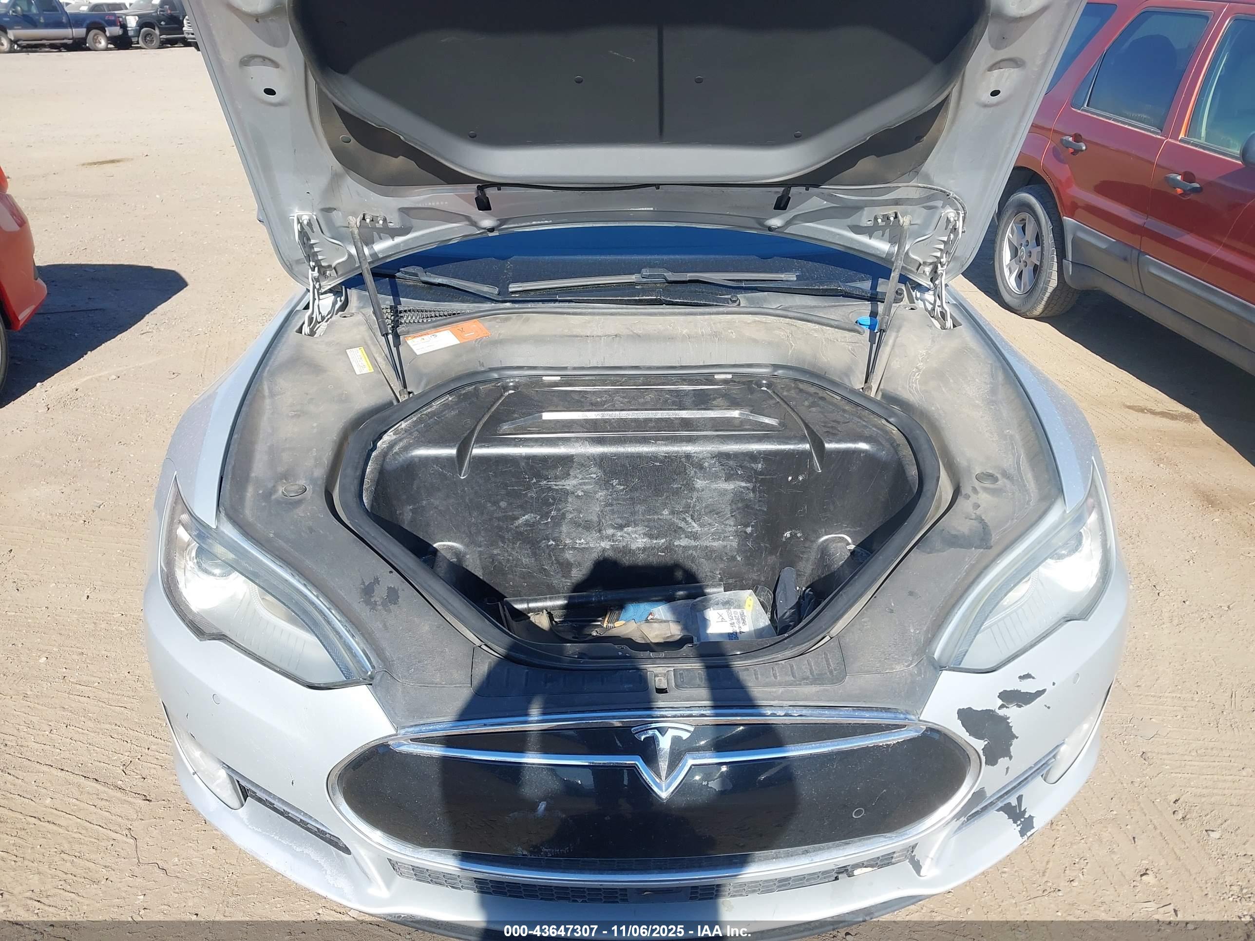 TESLA MODEL image 10