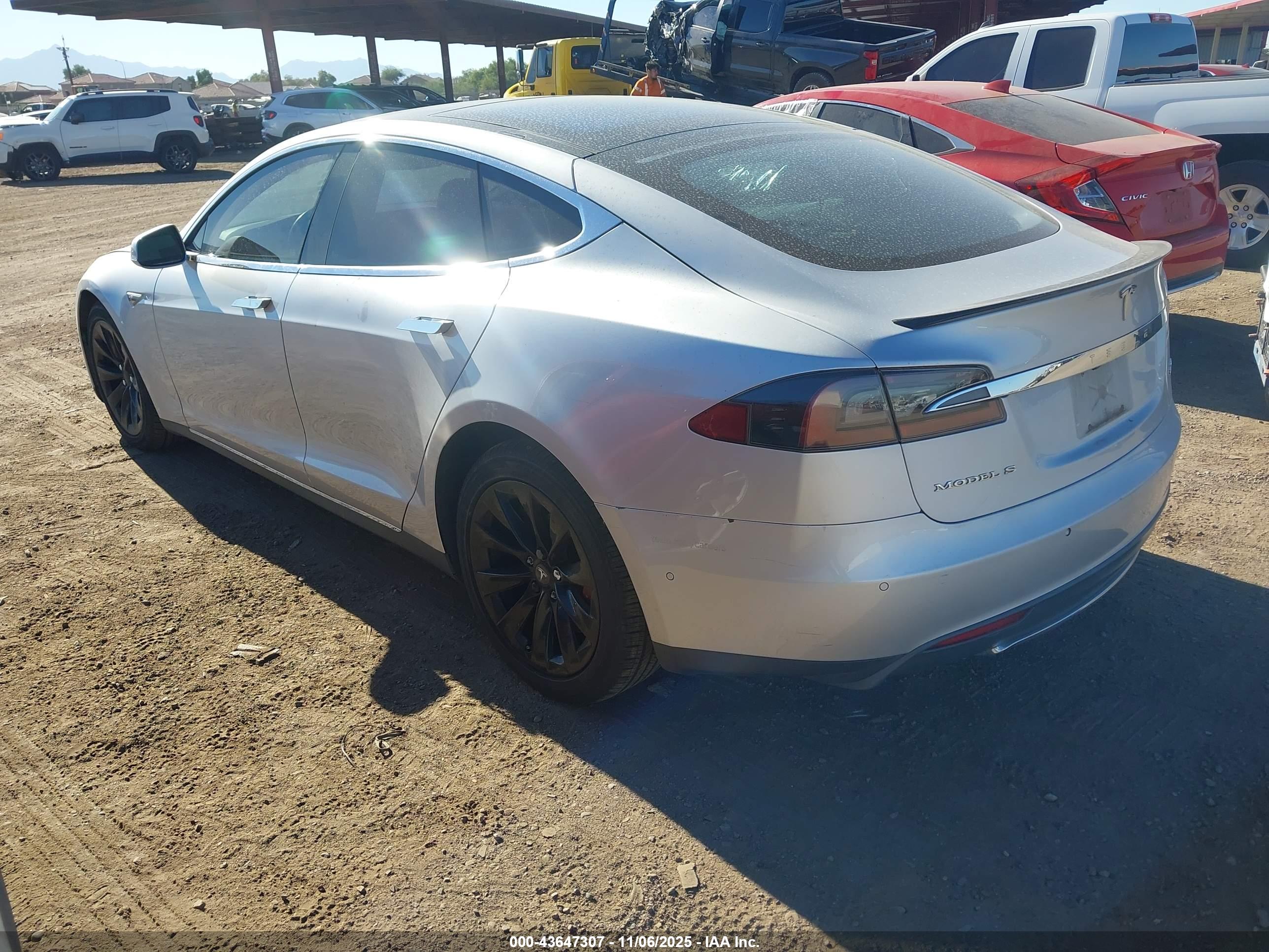 TESLA MODEL image 3