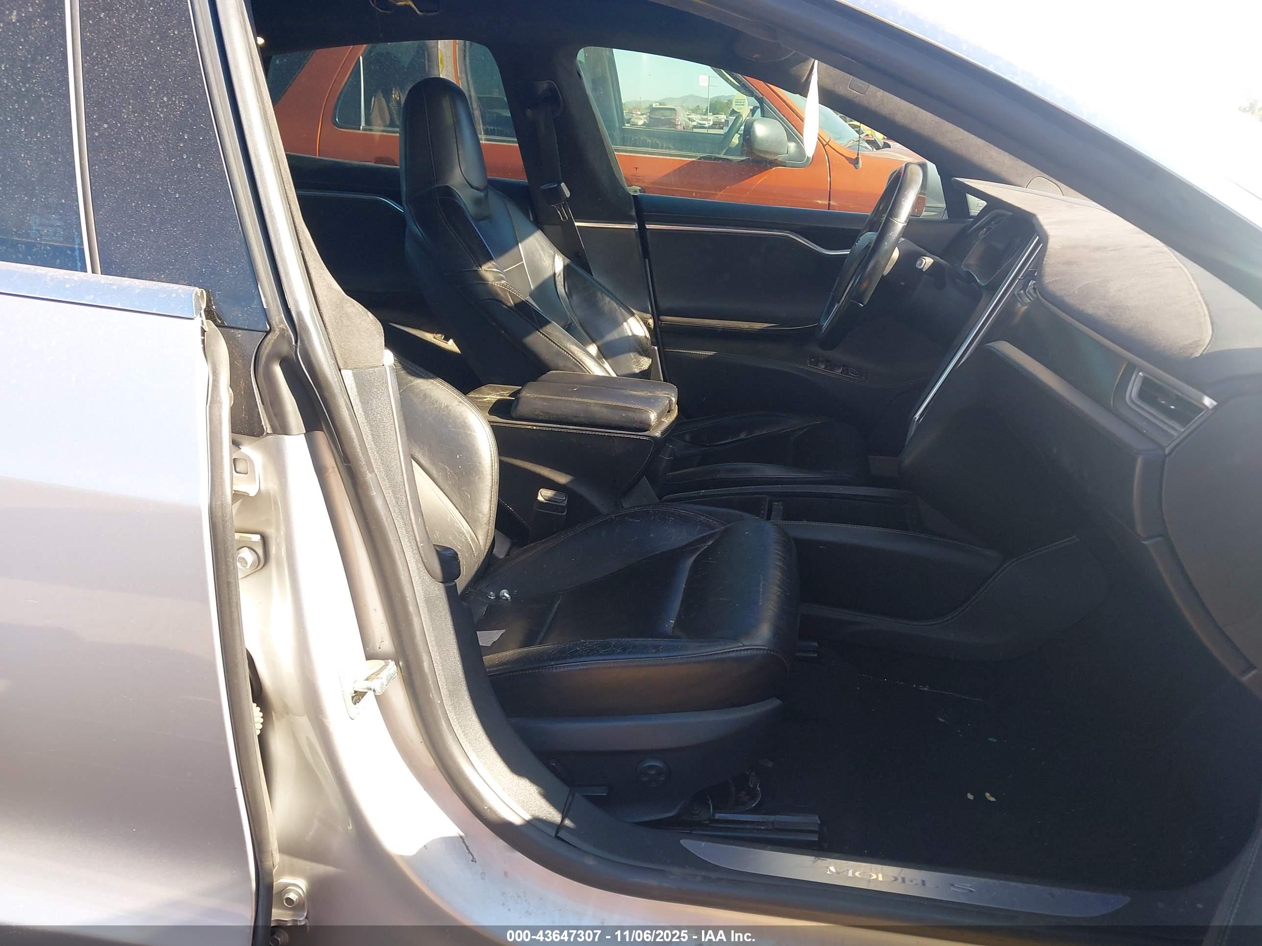 TESLA MODEL image 5