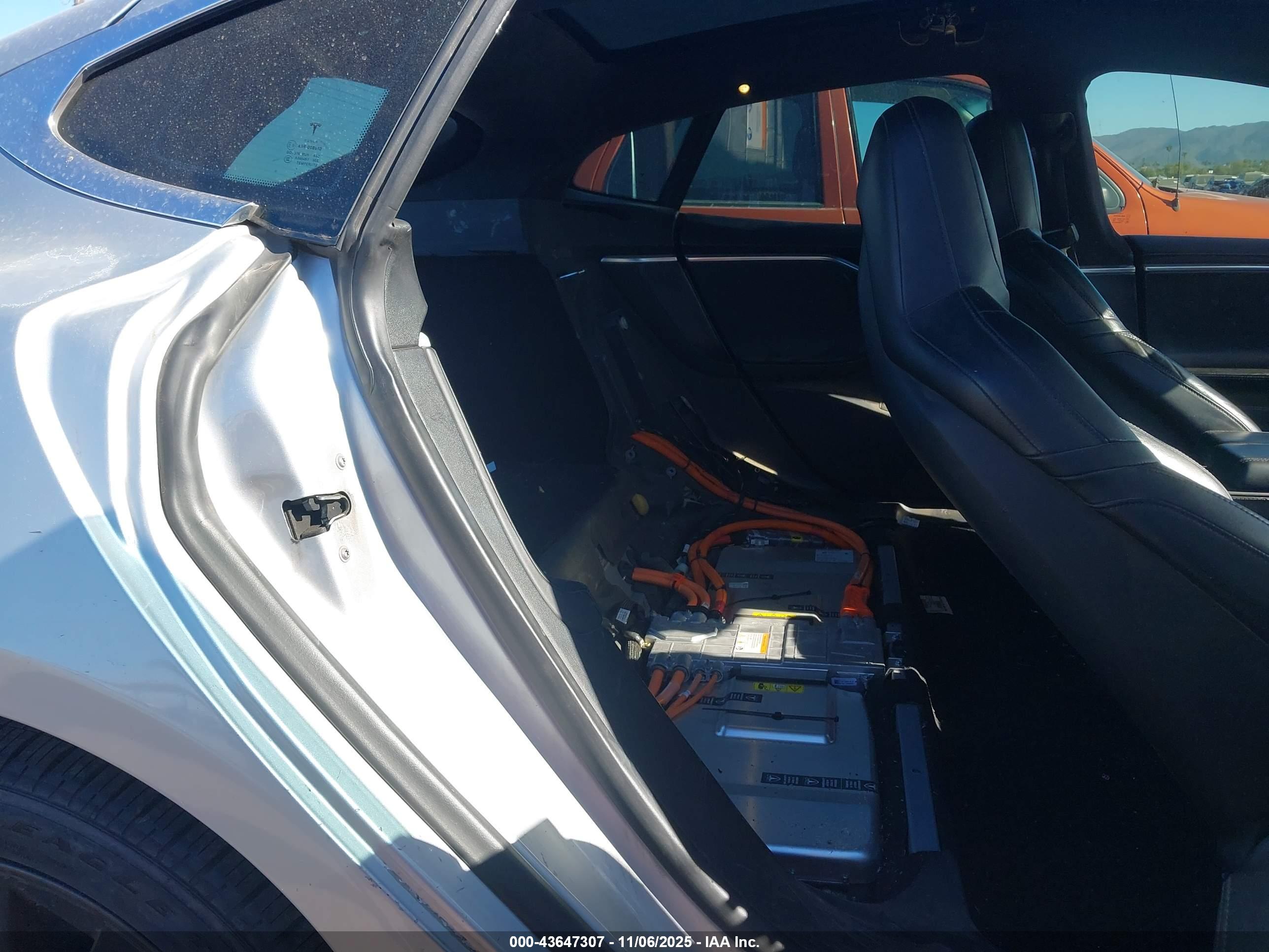 TESLA MODEL image 8