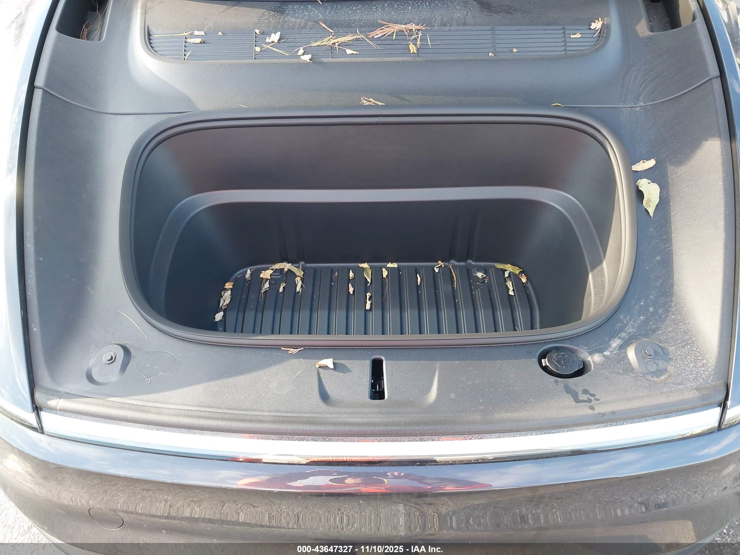 TESLA MODEL image 10