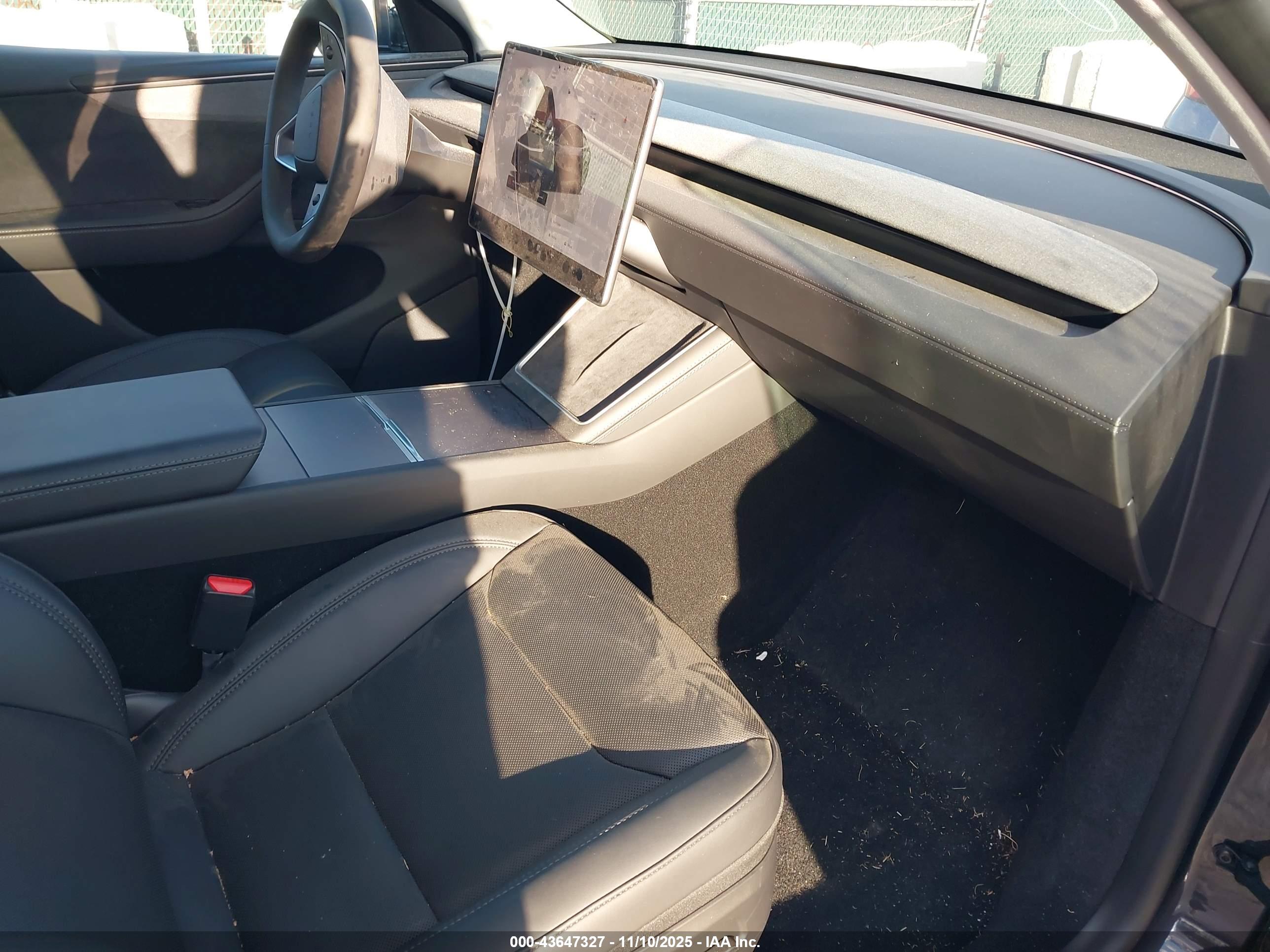 TESLA MODEL image 5