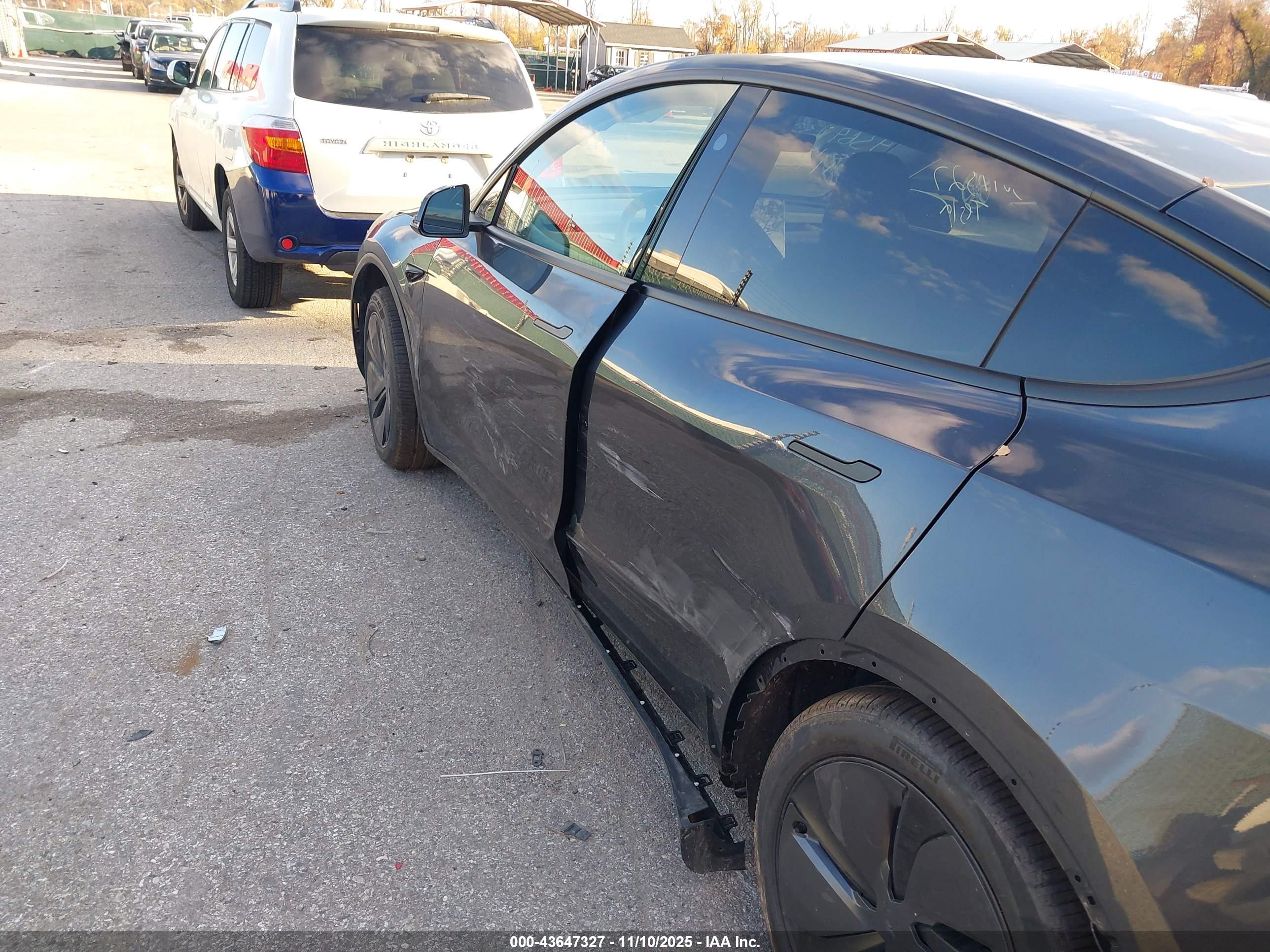 TESLA MODEL image 6