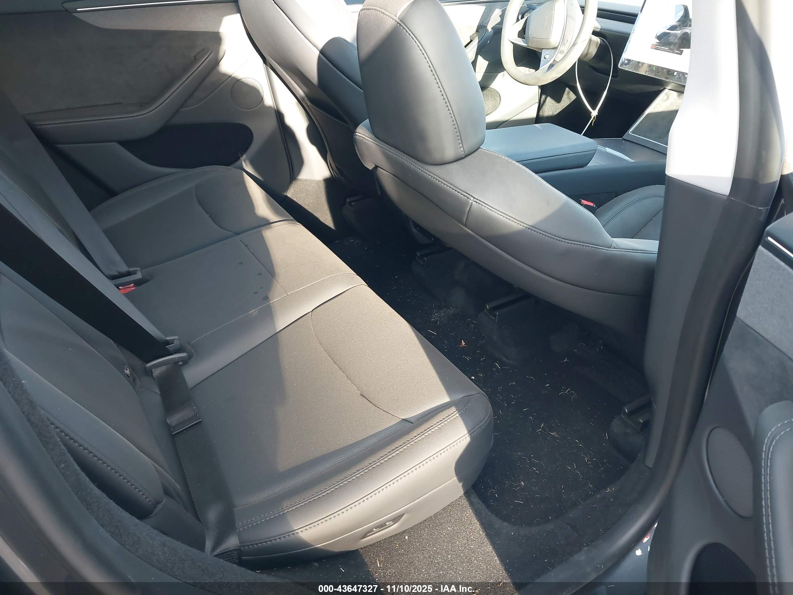 TESLA MODEL image 8