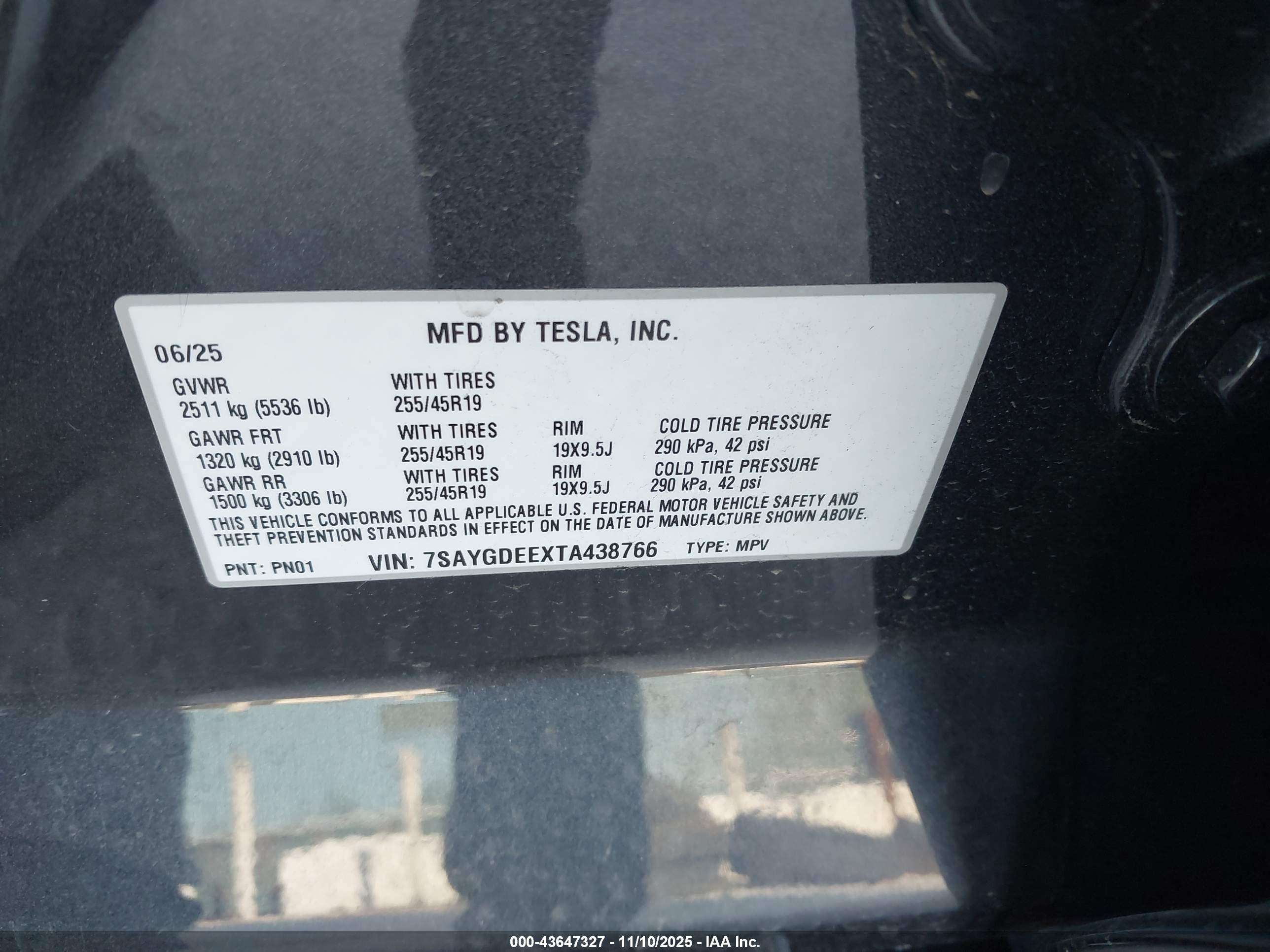 TESLA MODEL image 9