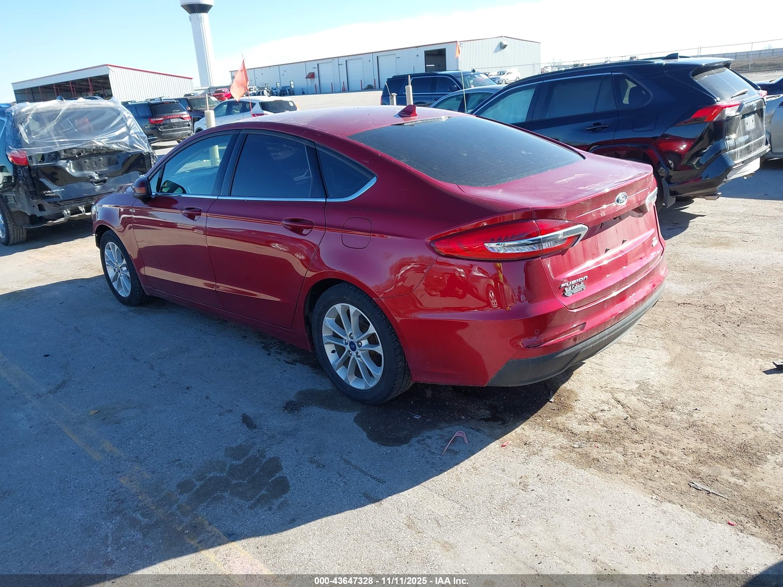 FORD FUSION image 3