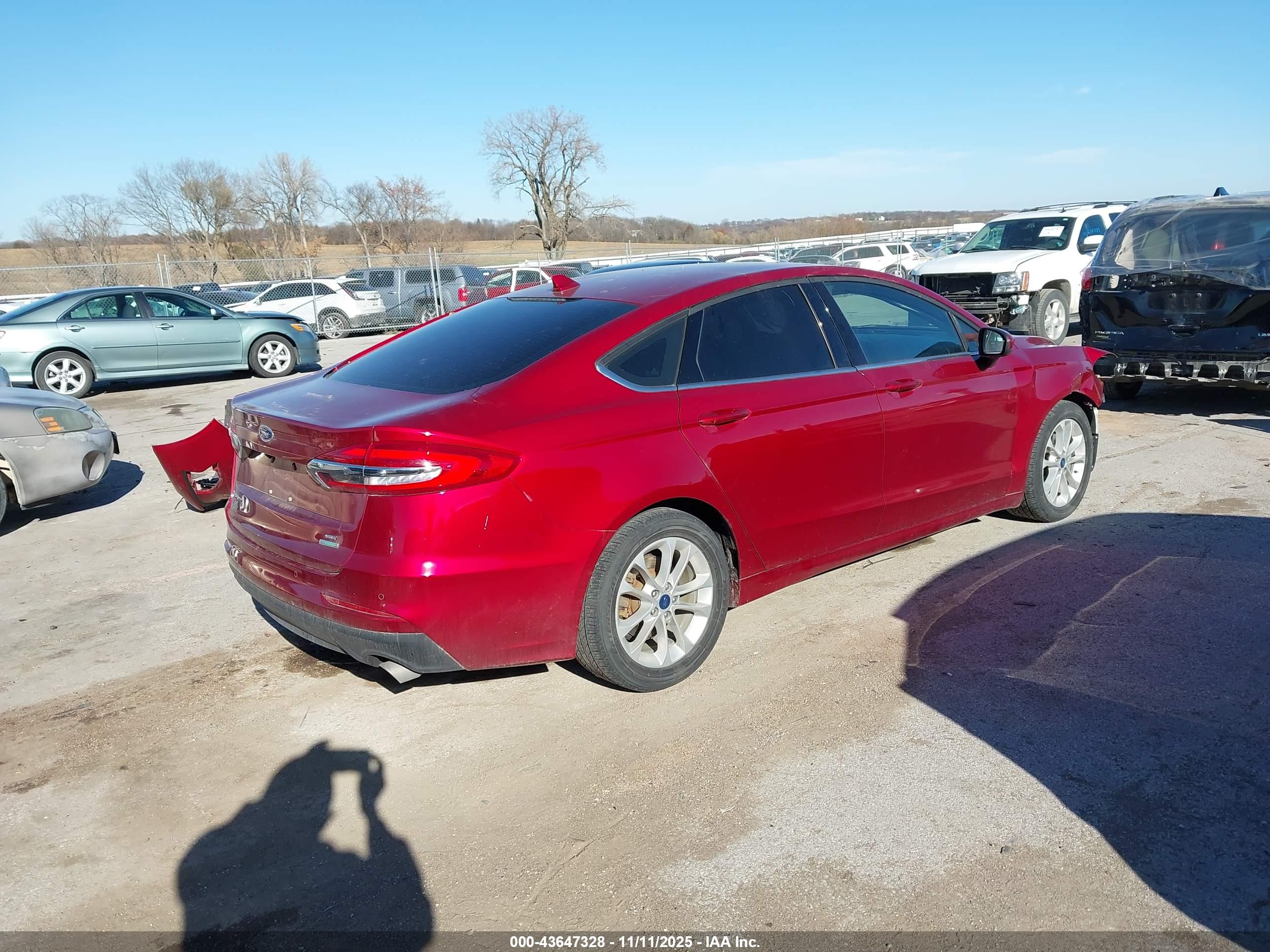 FORD FUSION image 4