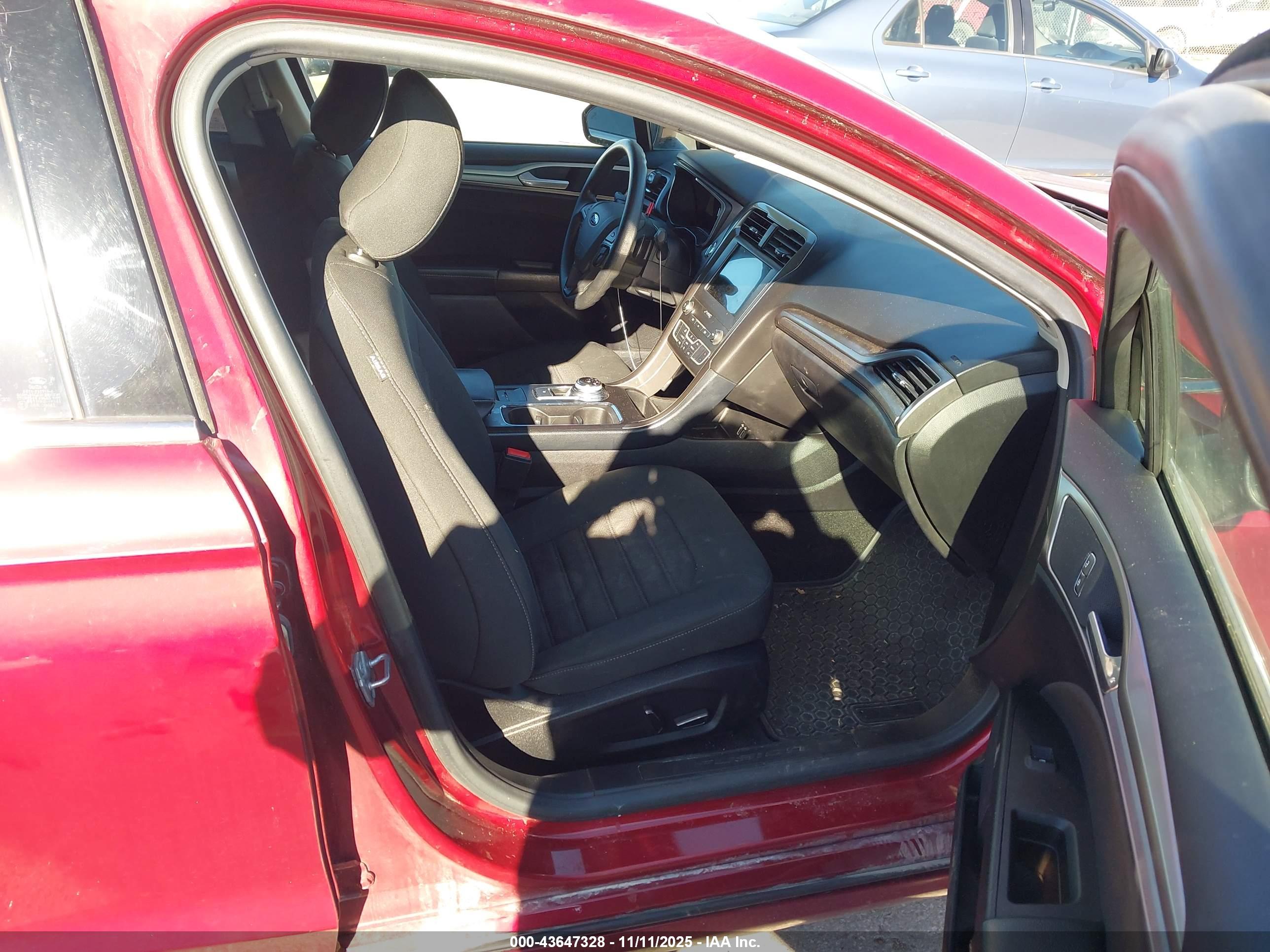 FORD FUSION image 5