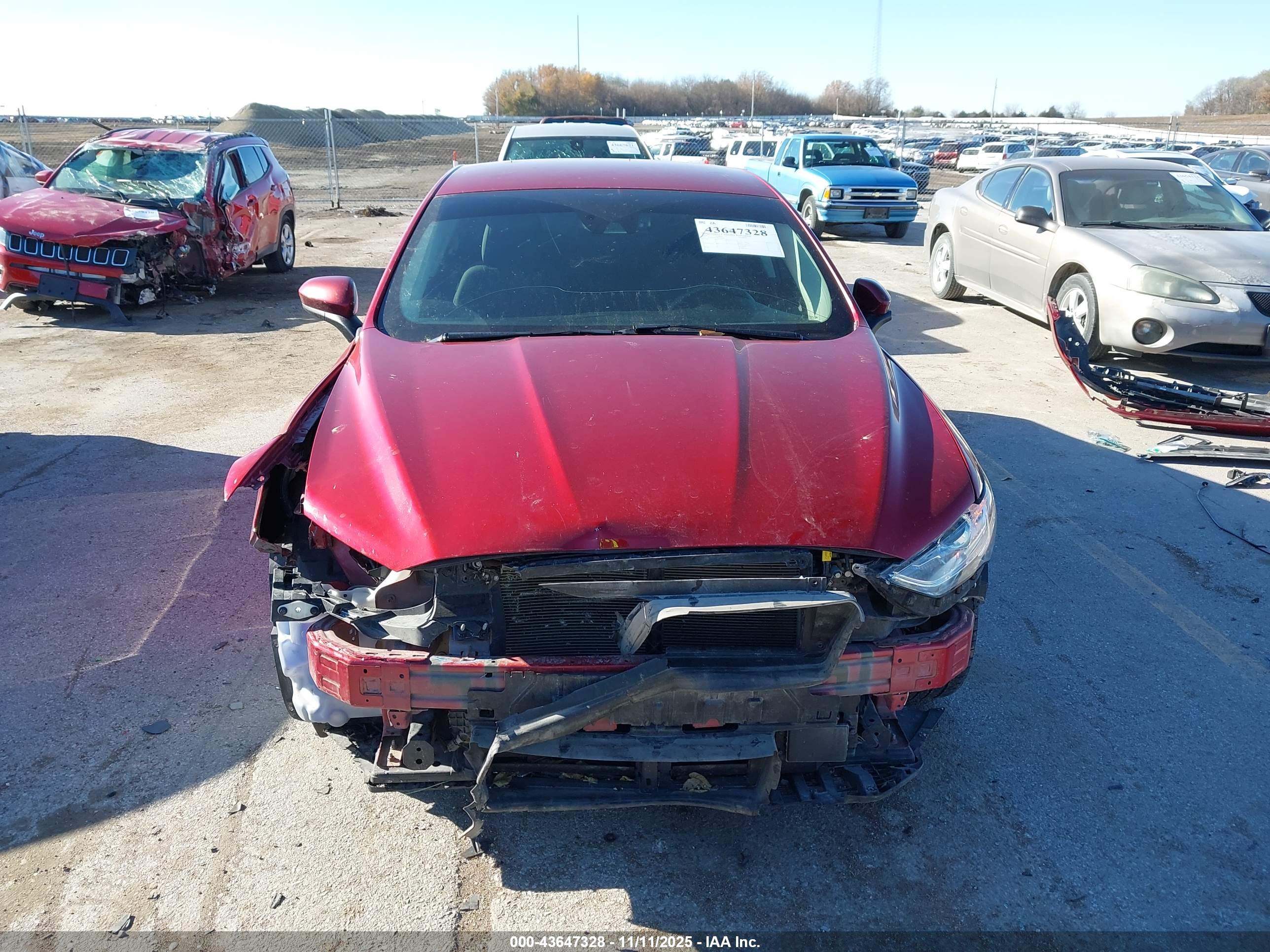 FORD FUSION image 6