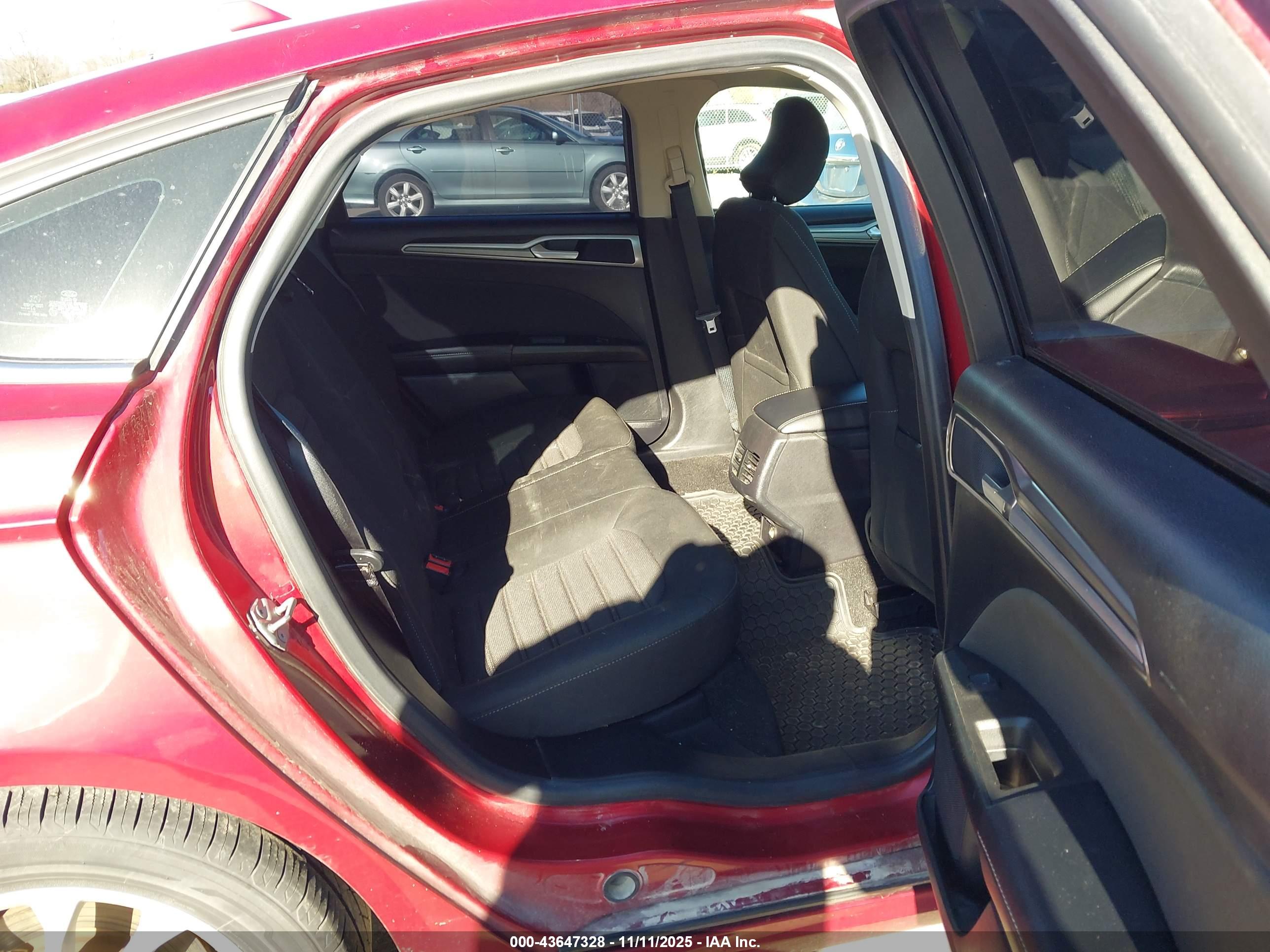 FORD FUSION image 8