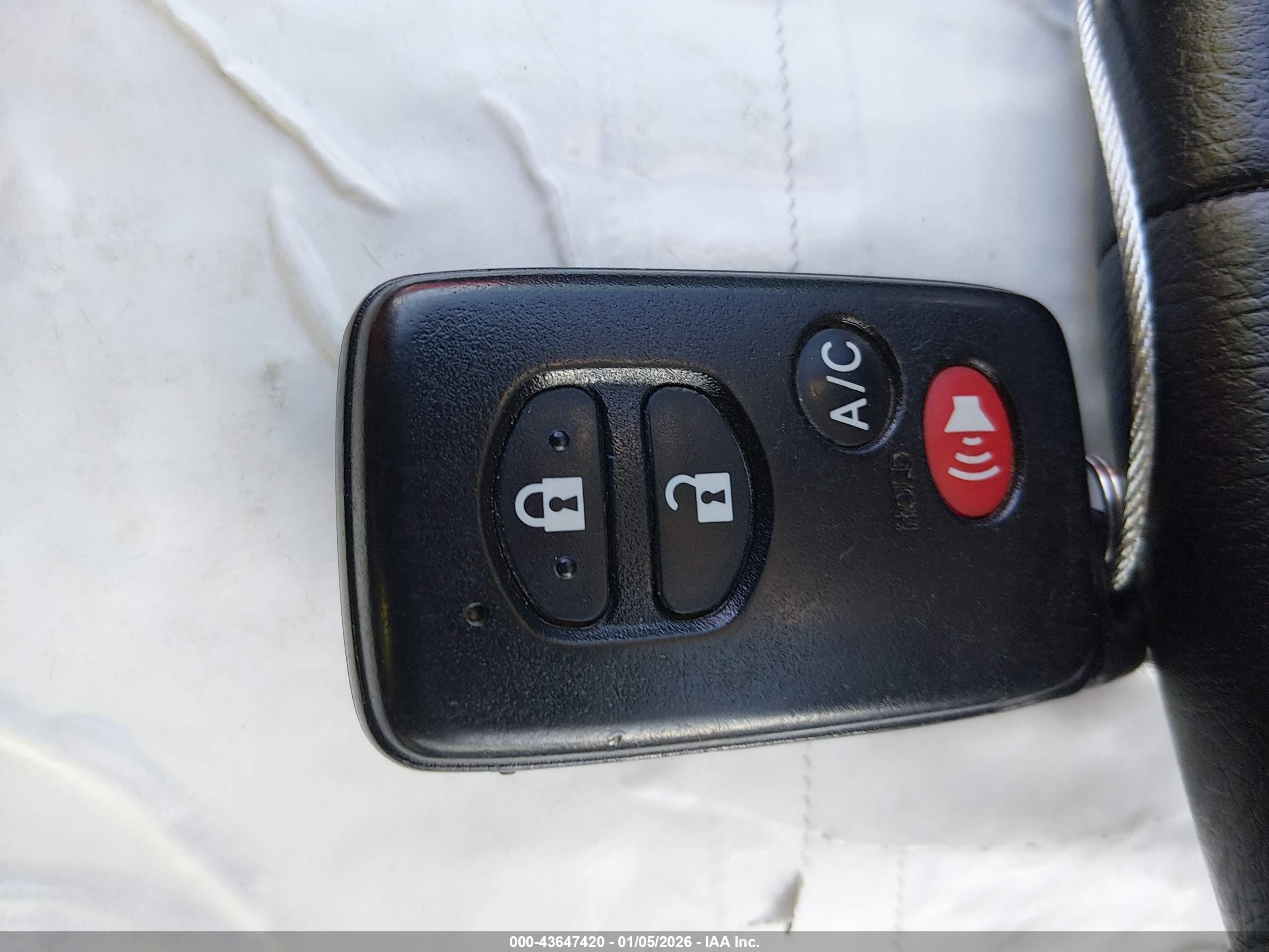 TOYOTA PRIUS image 11