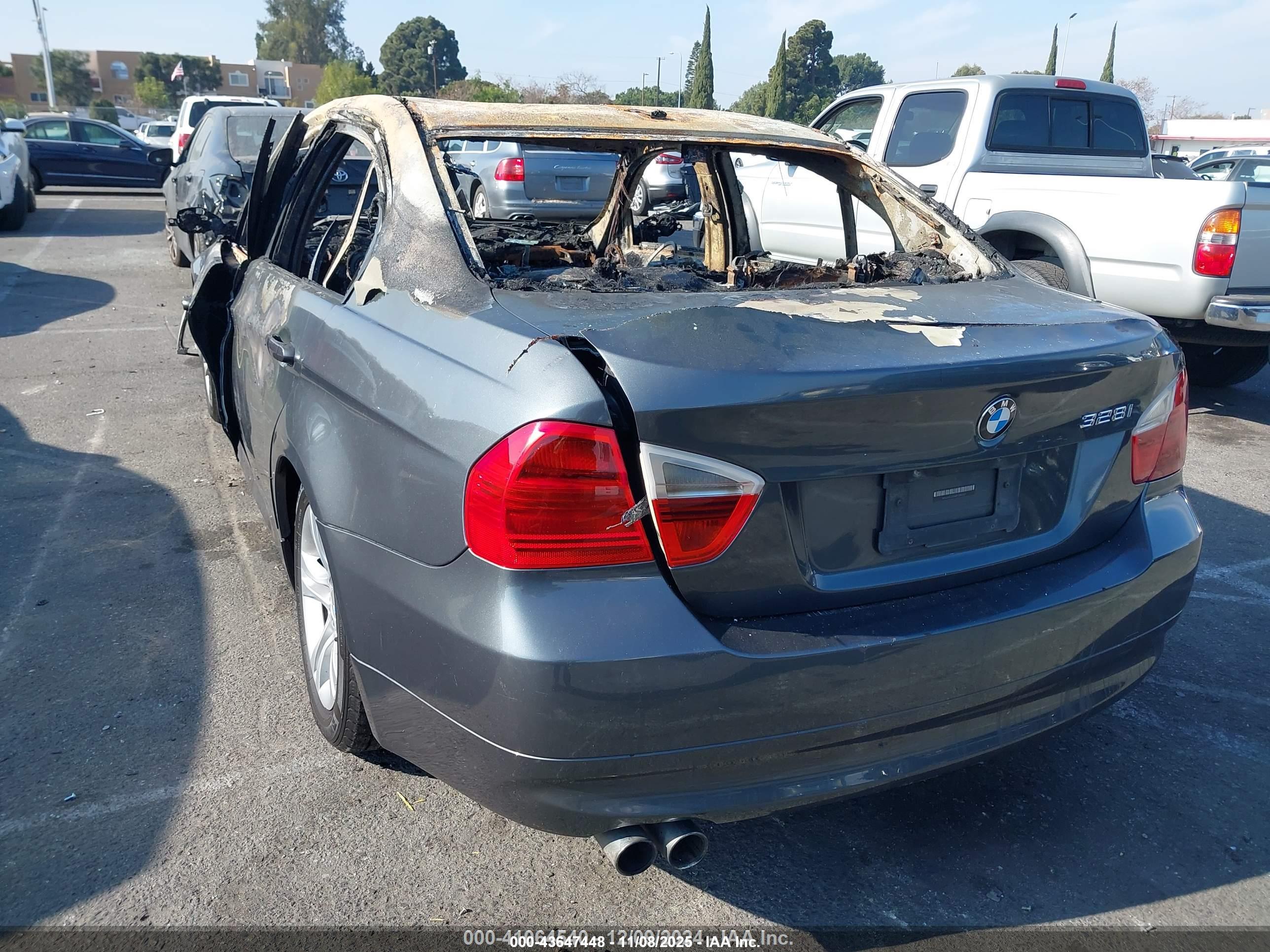 BMW 328I image 3