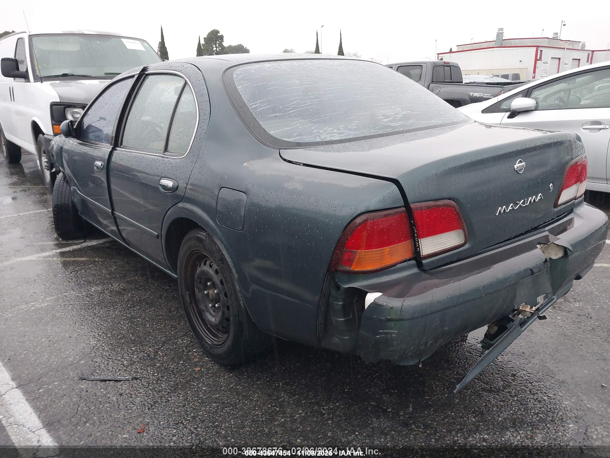 NISSAN MAXIMA image 3