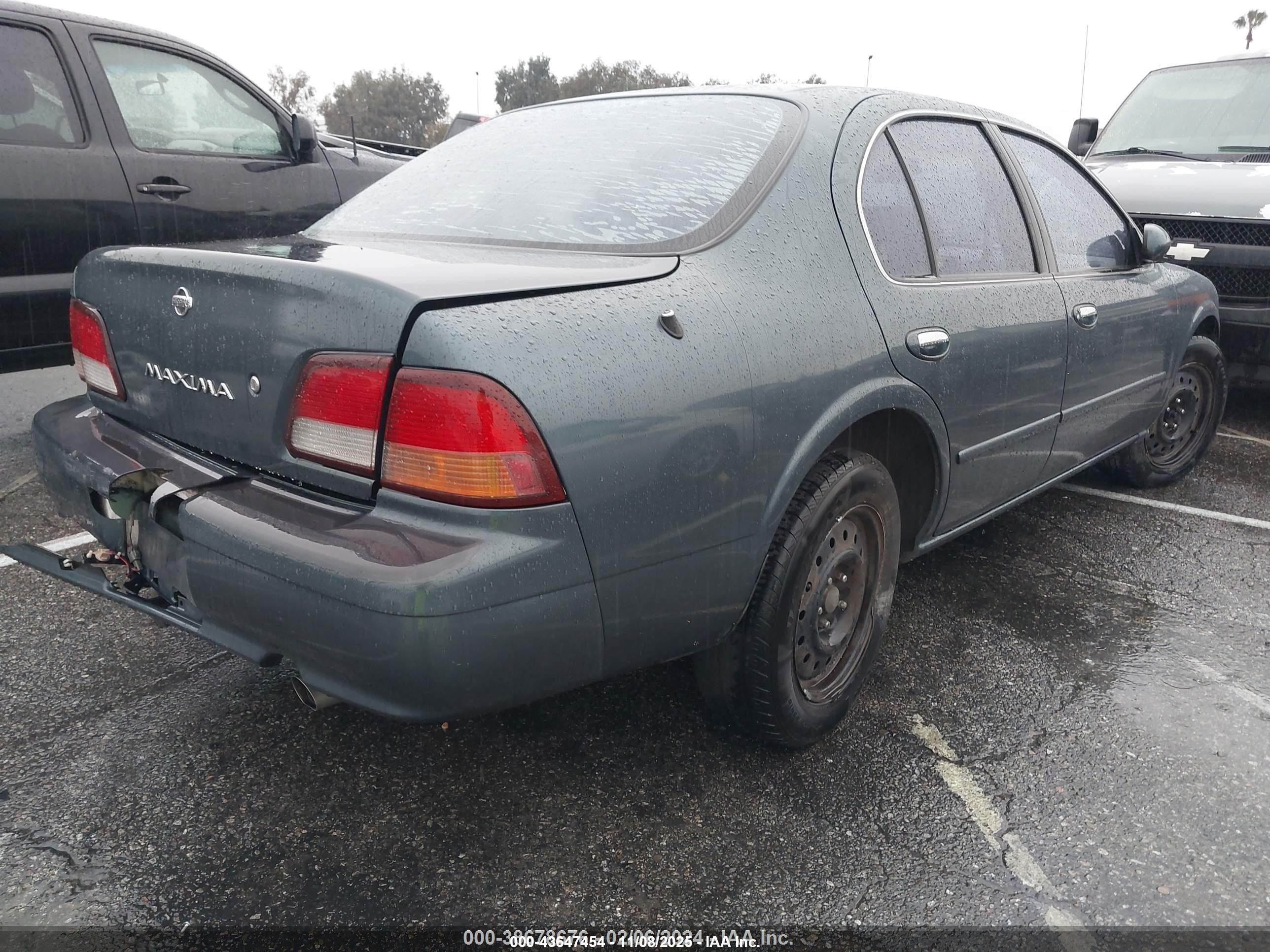 NISSAN MAXIMA image 4