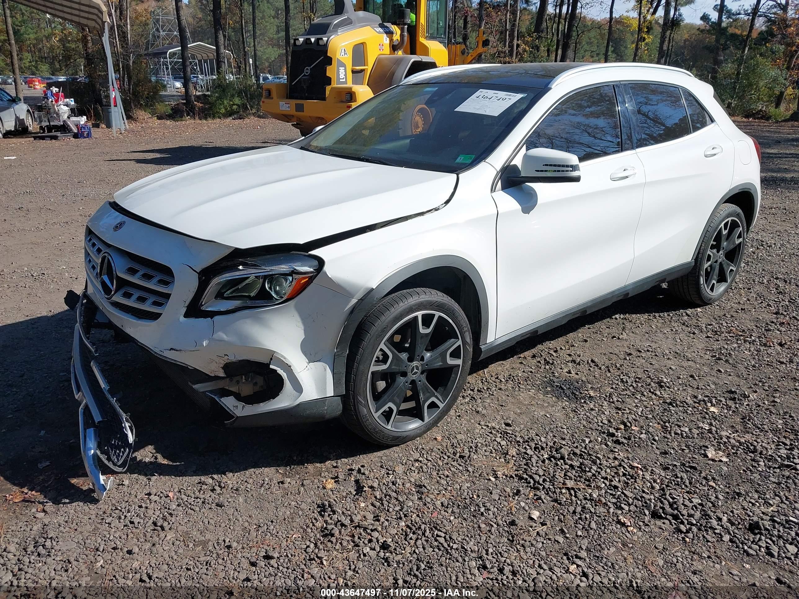 MERCEDES-BENZ GLA image 2