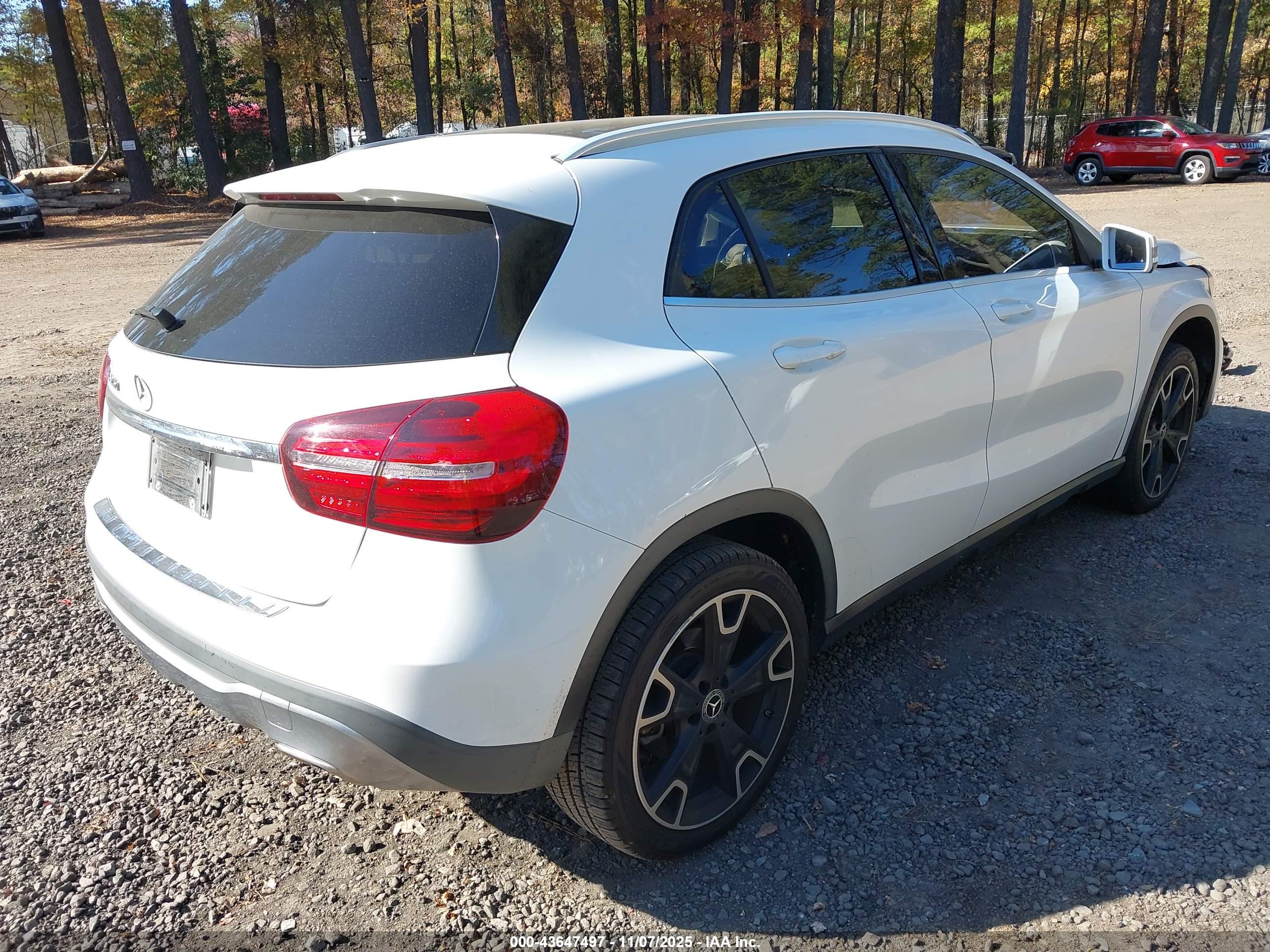 MERCEDES-BENZ GLA image 4