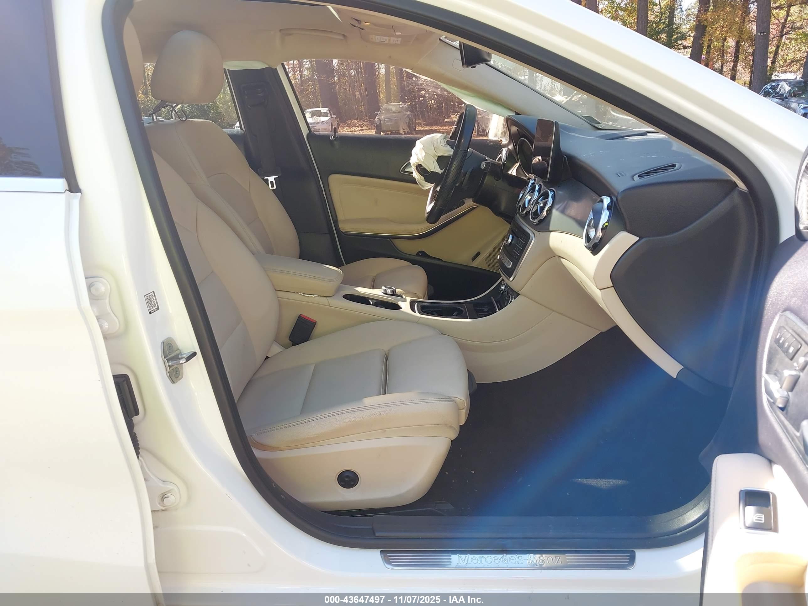 MERCEDES-BENZ GLA image 5