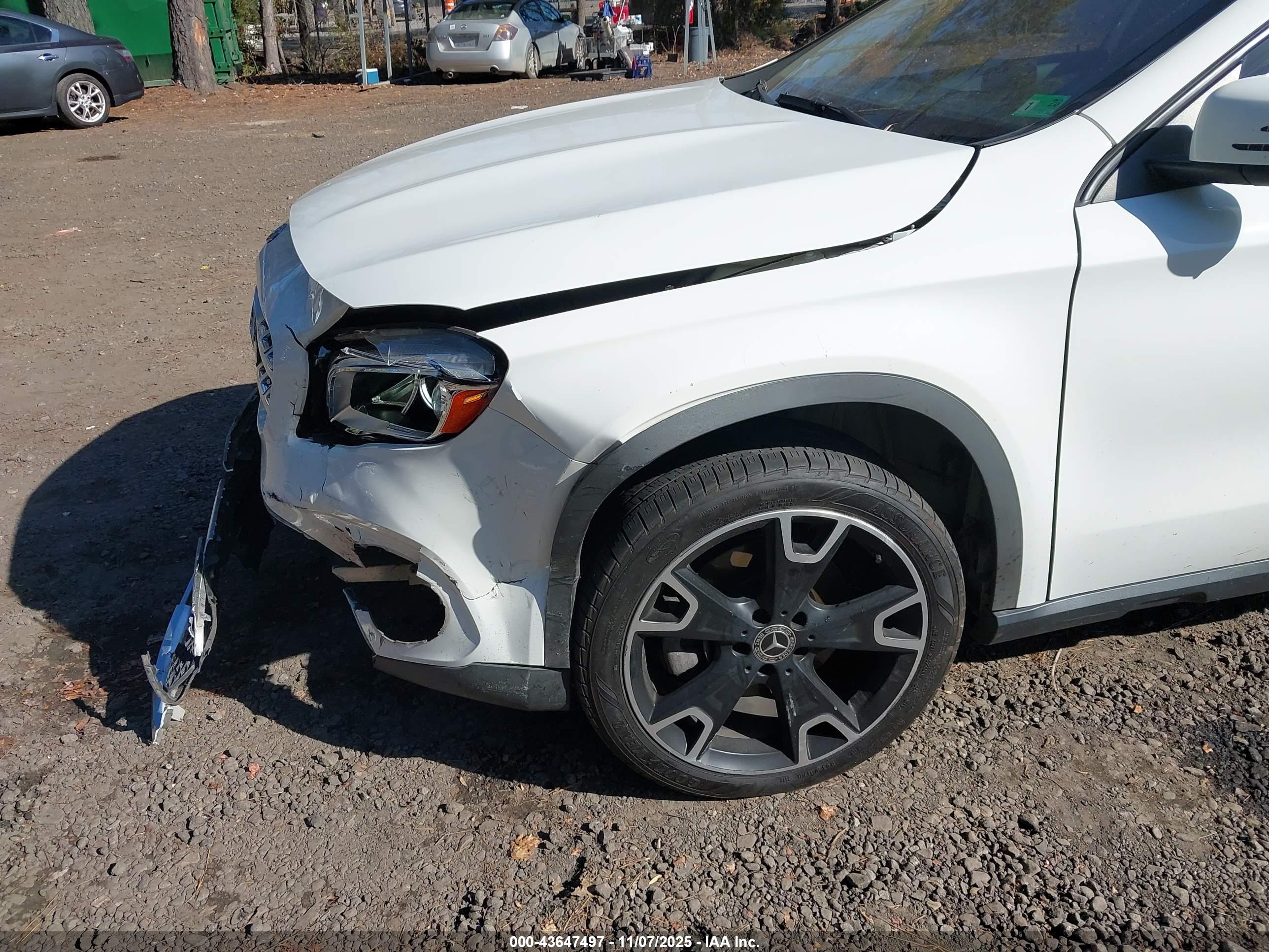 MERCEDES-BENZ GLA image 6
