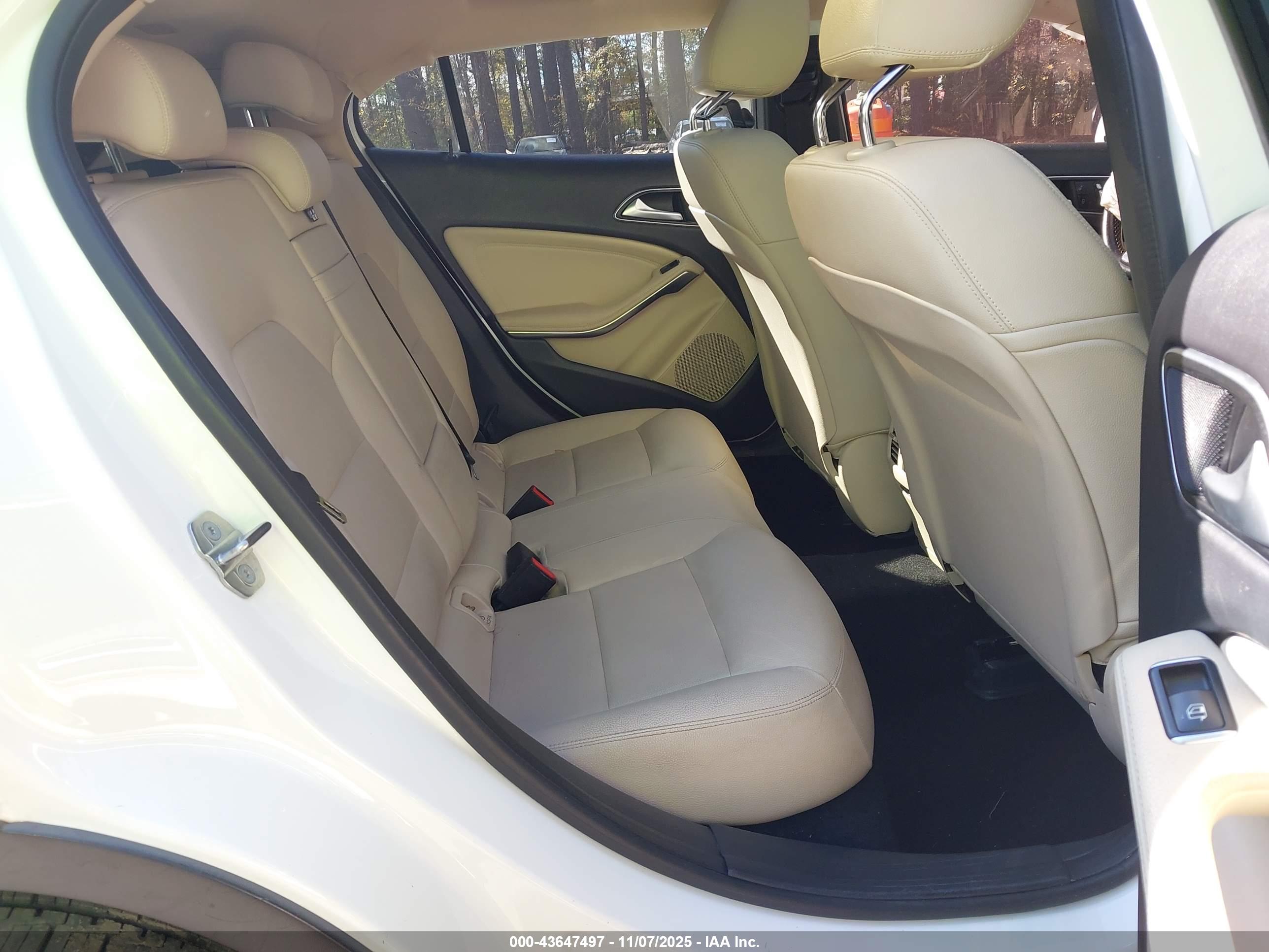 MERCEDES-BENZ GLA image 8