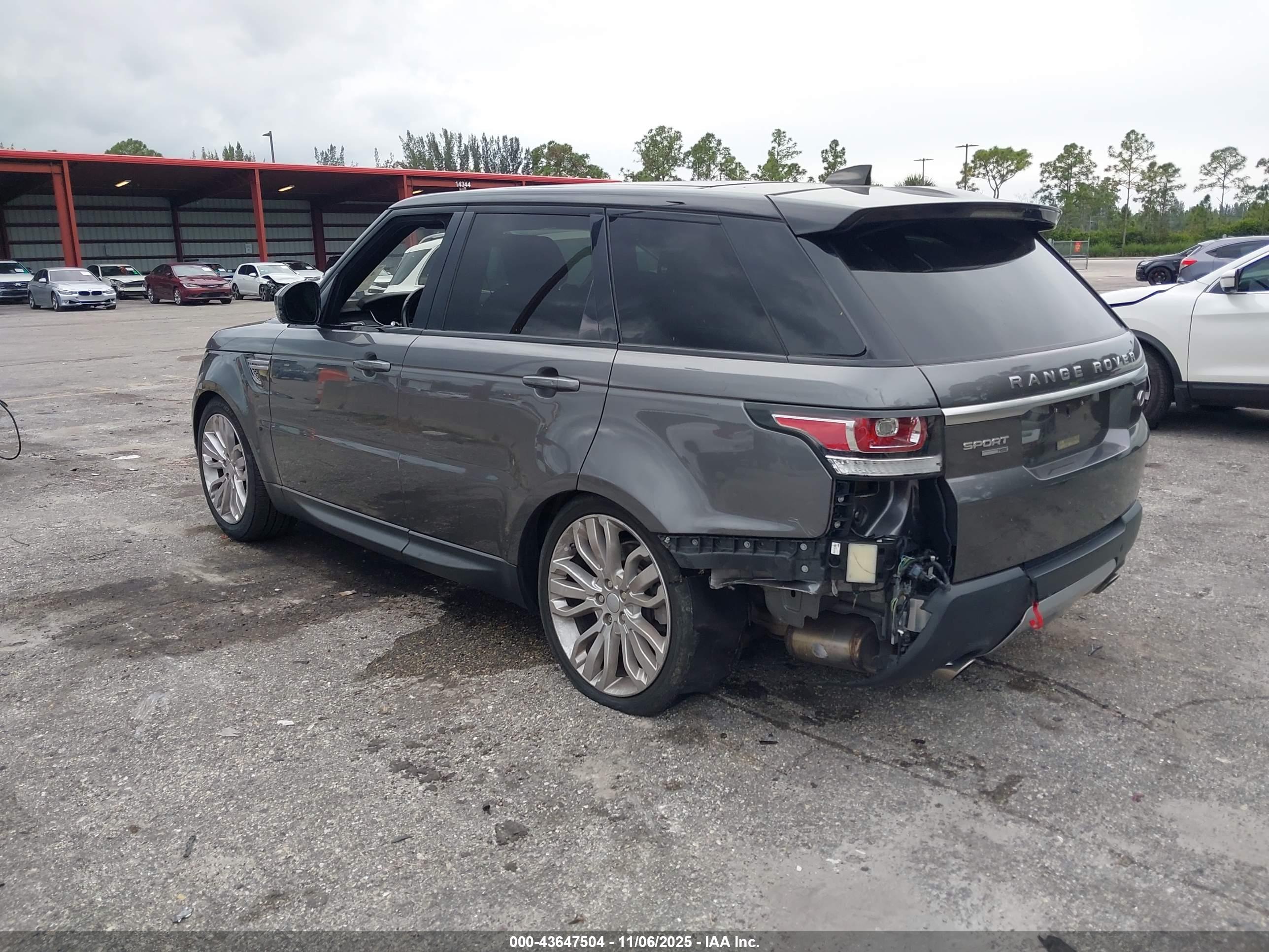 LAND ROVER image 3