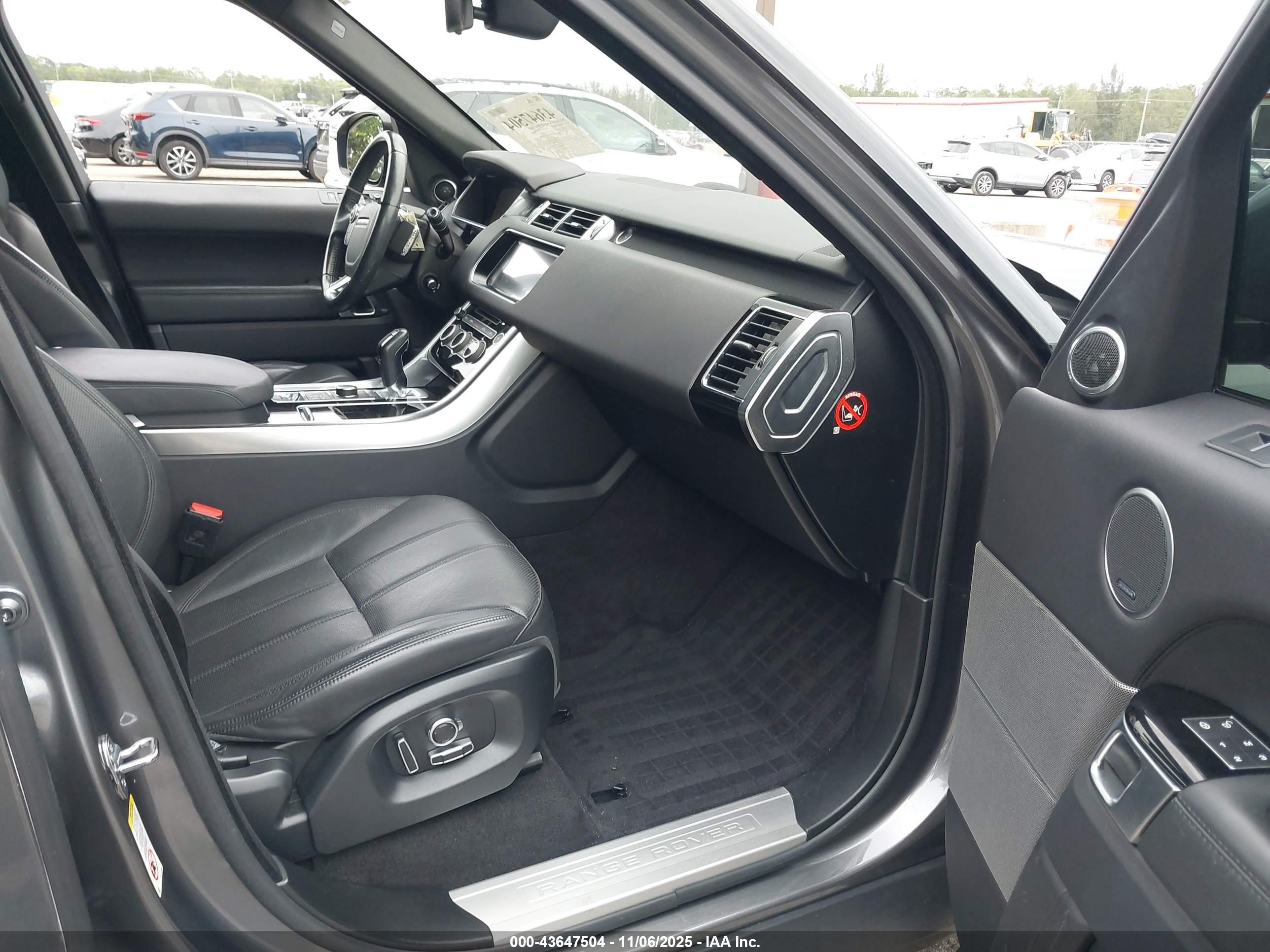 LAND ROVER image 5