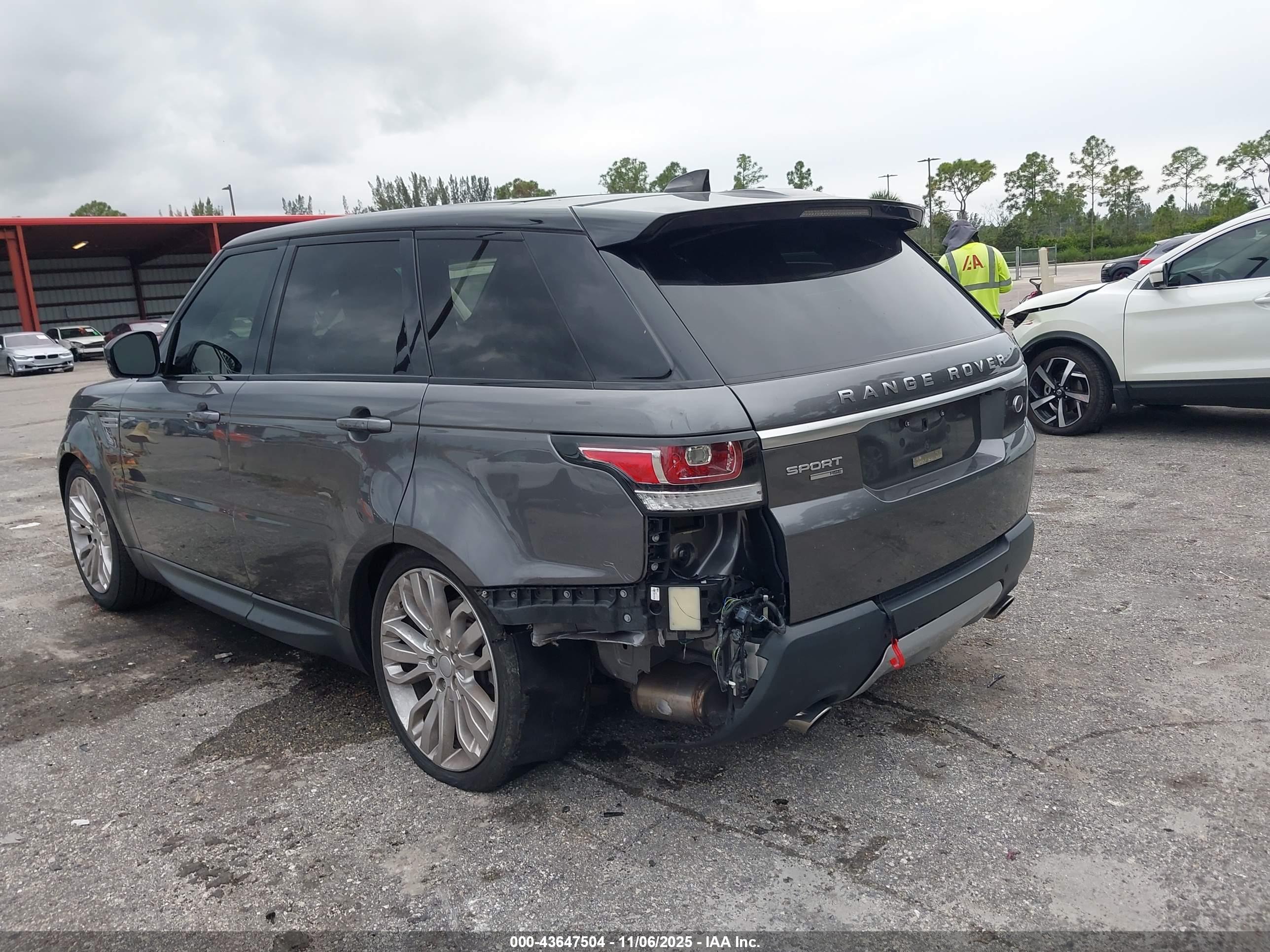 LAND ROVER image 6