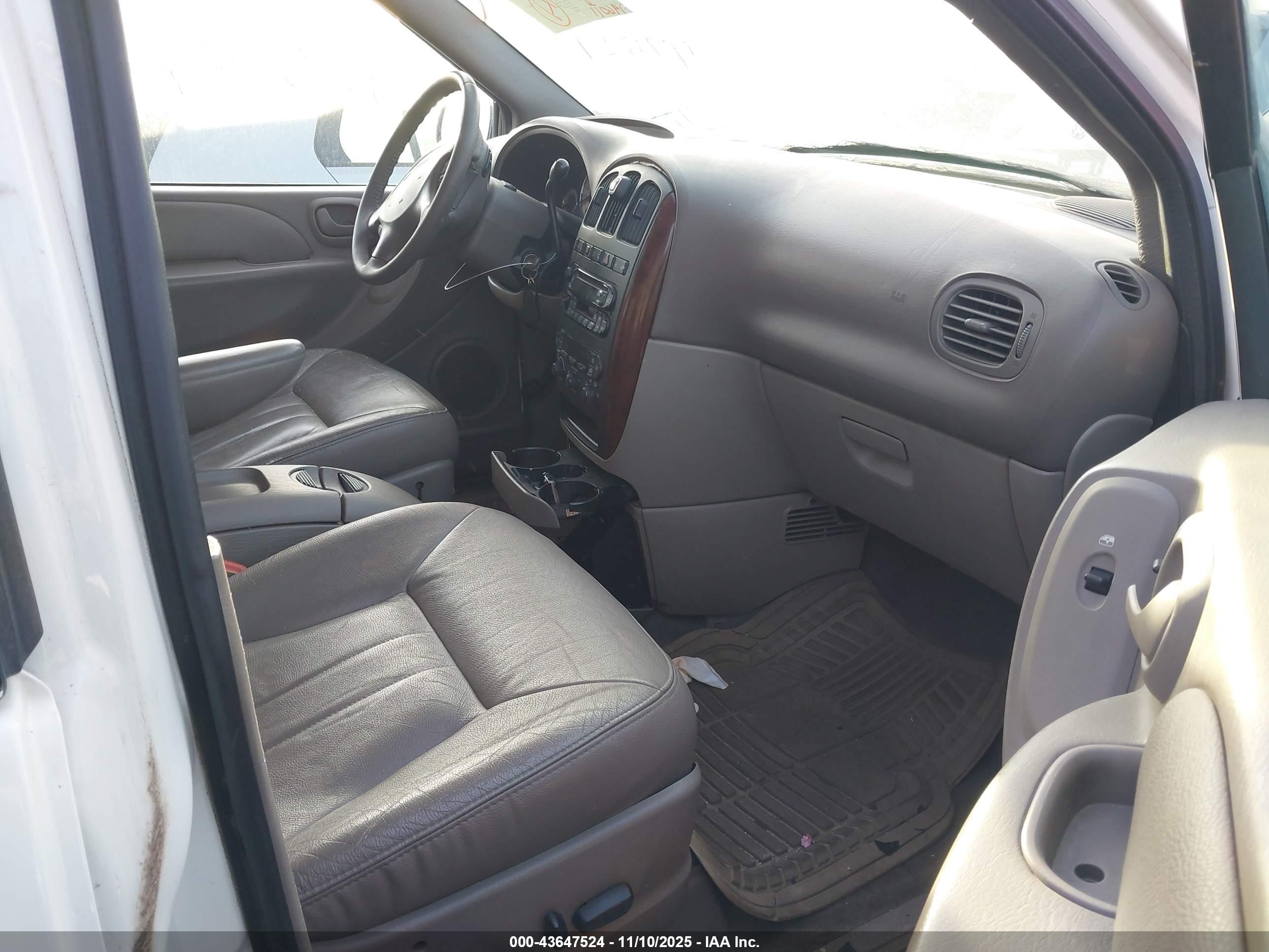 CHRYSLER TOWN image 5