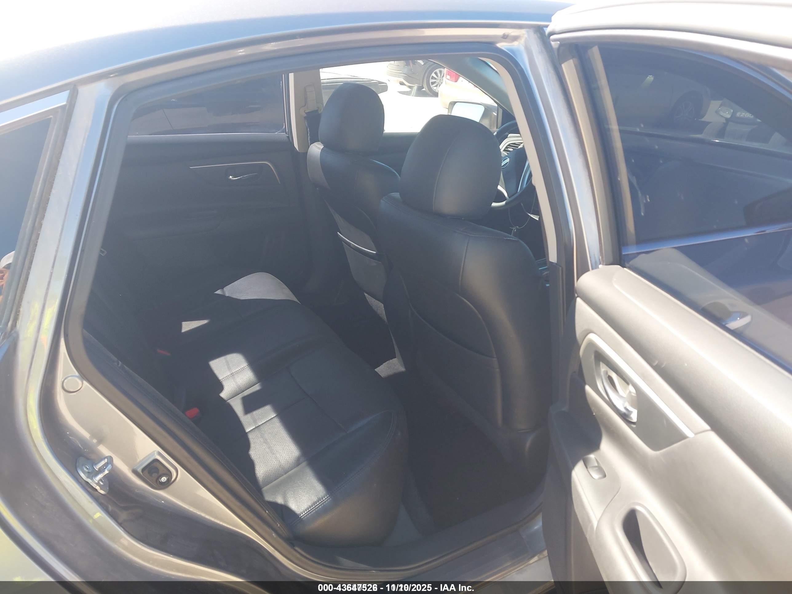 NISSAN ALTIMA image 8