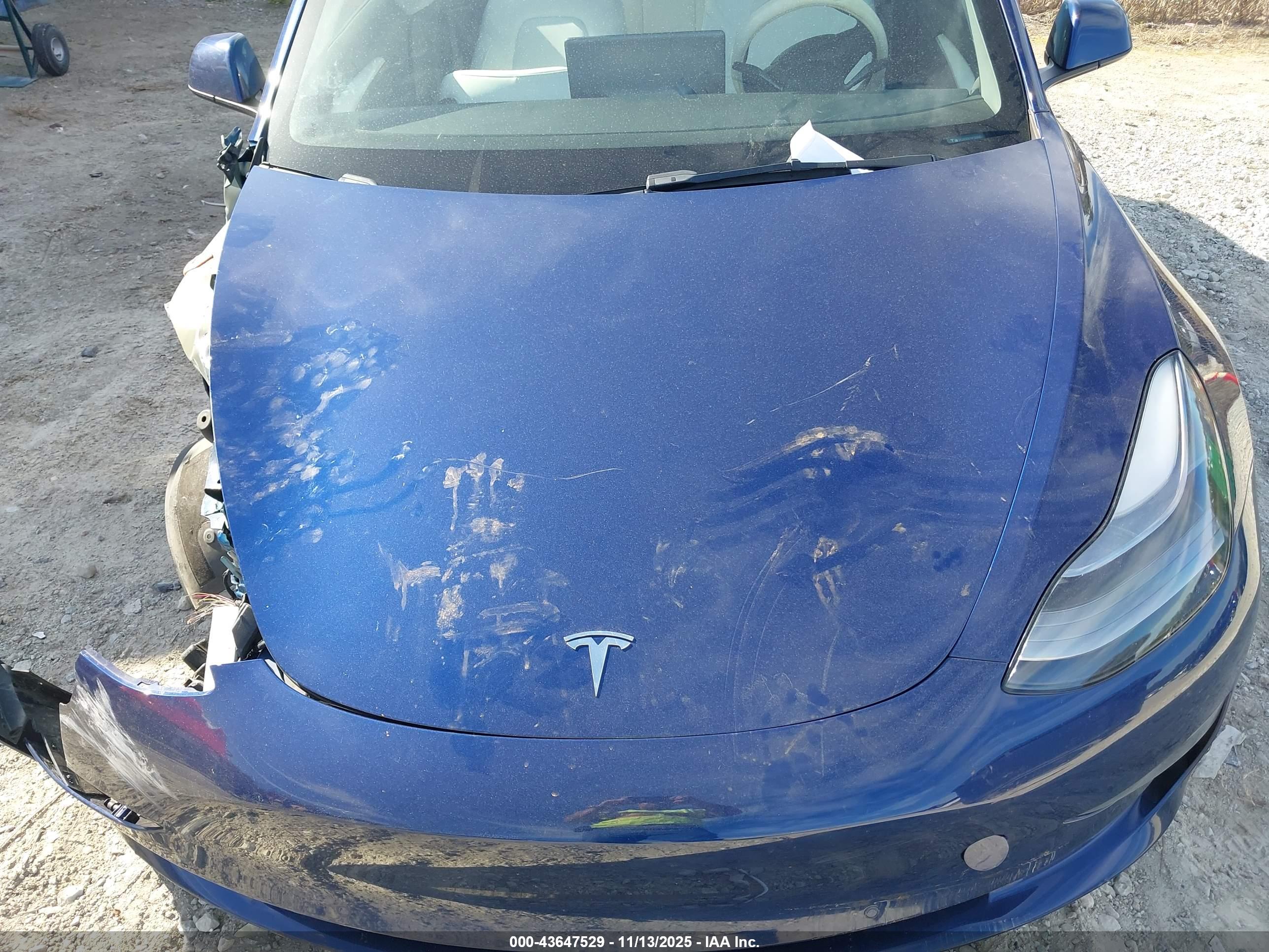 TESLA MODEL image 10