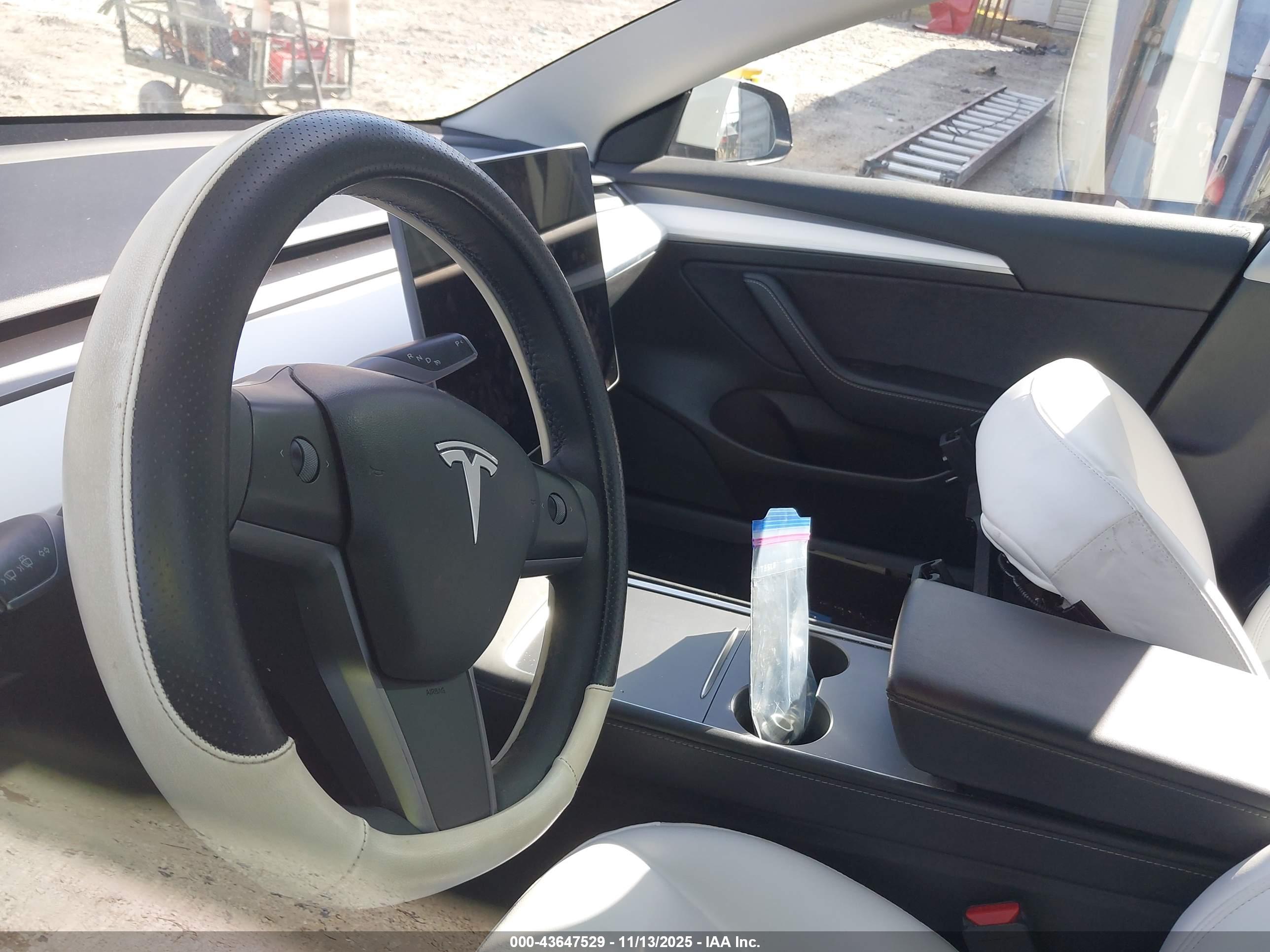 TESLA MODEL image 7