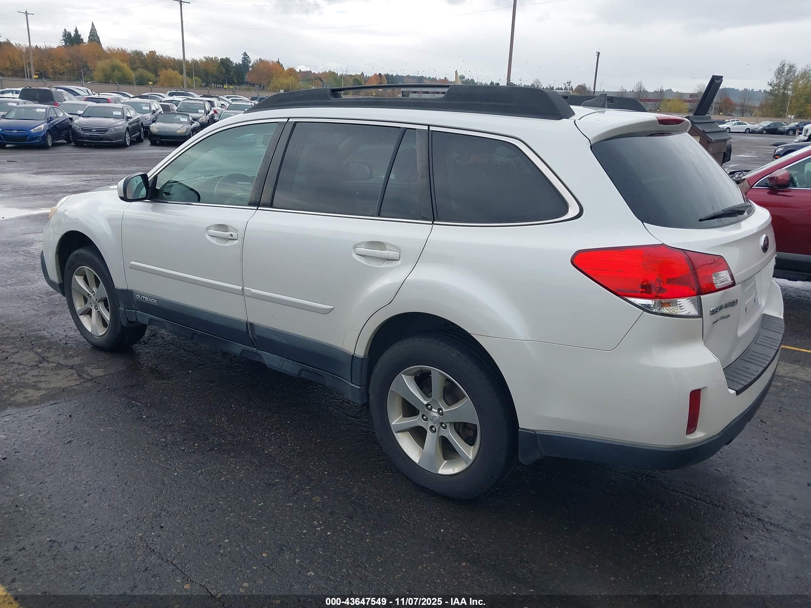 SUBARU OUTBACK image 3