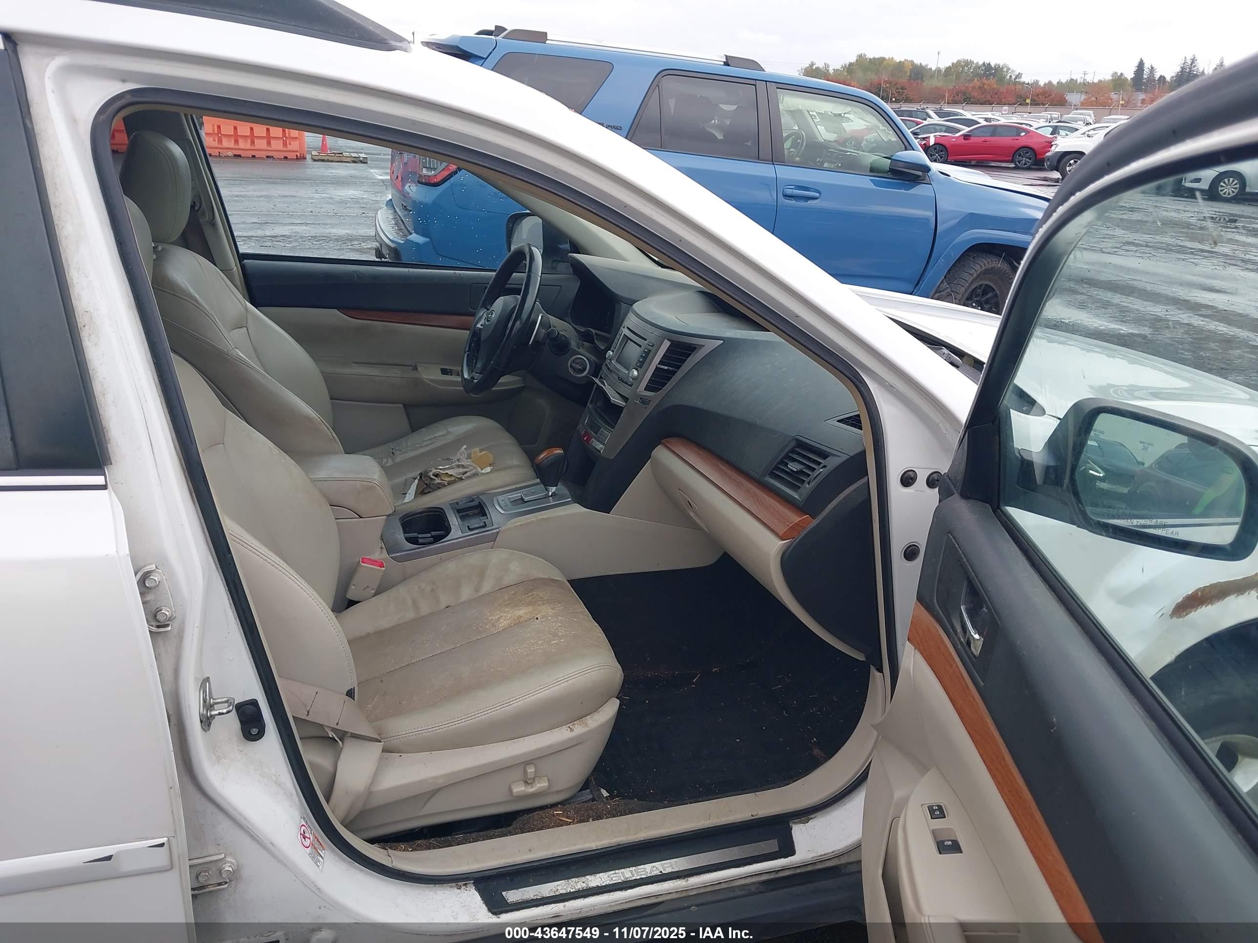 SUBARU OUTBACK image 5
