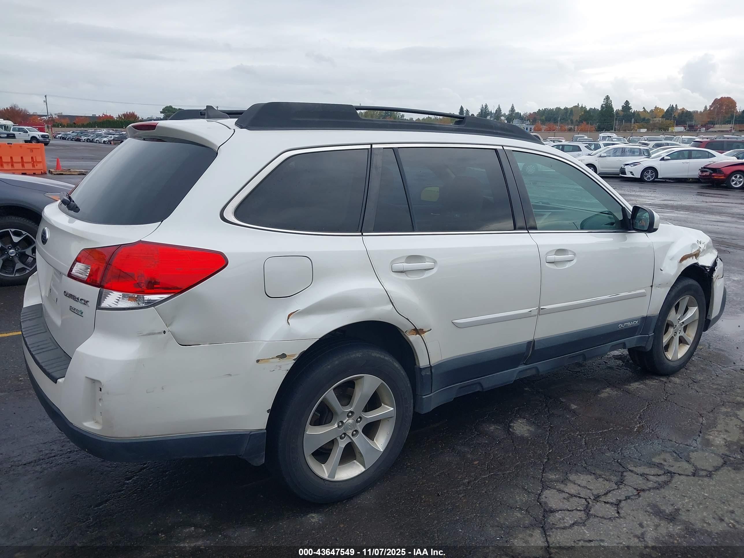 SUBARU OUTBACK image 6