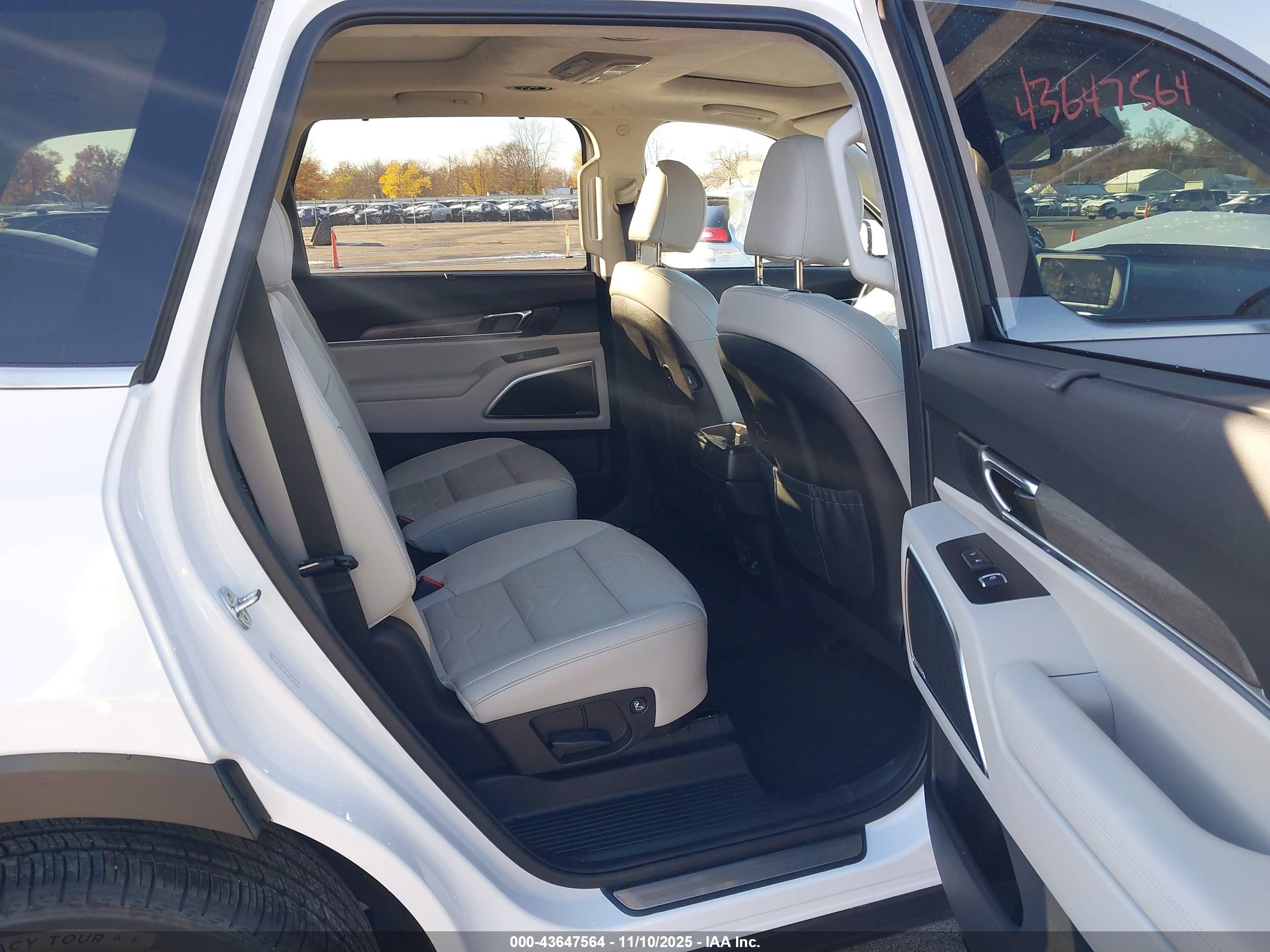 KIA TELLURIDE image 8