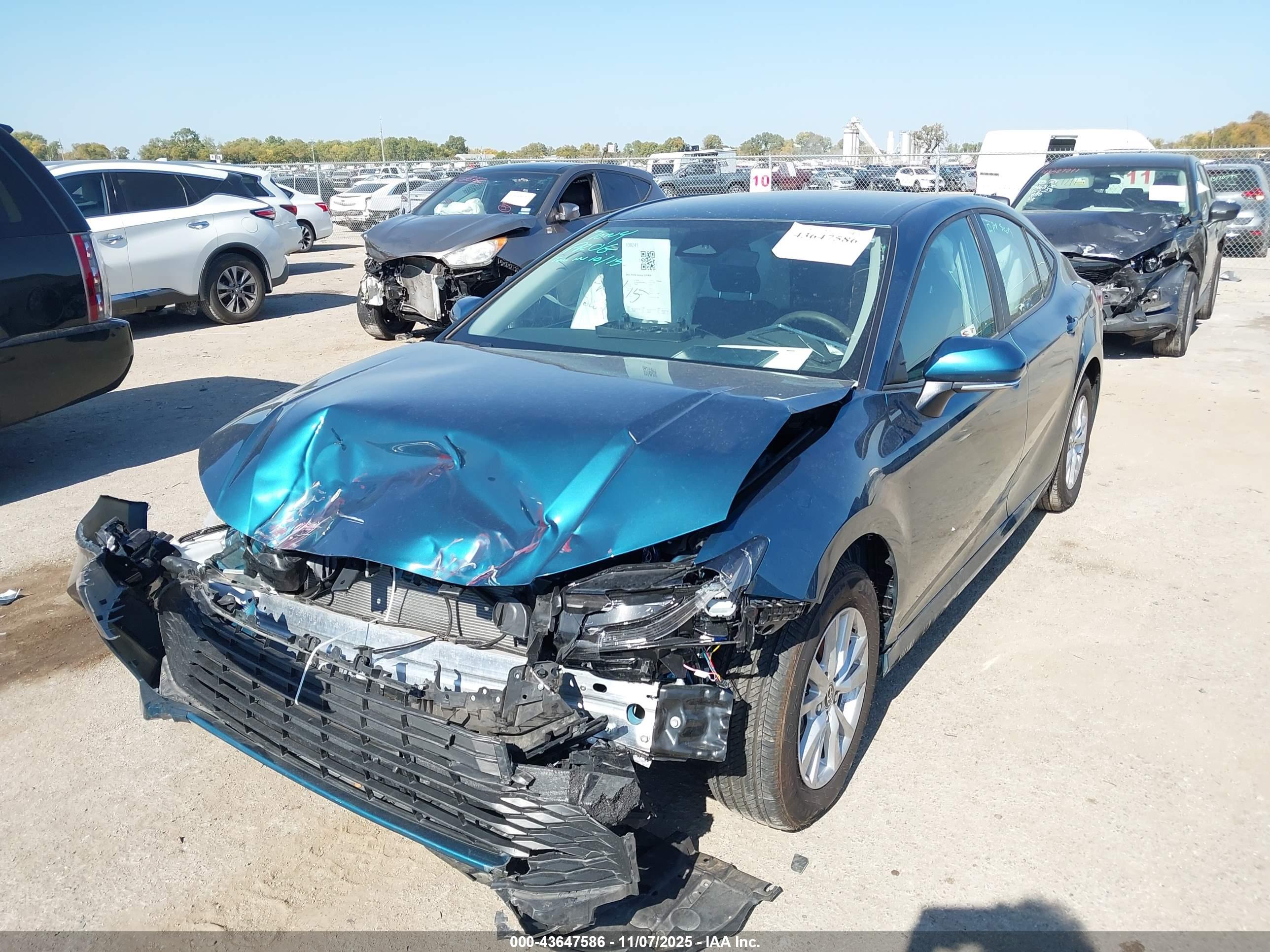TOYOTA CAMRY image 2