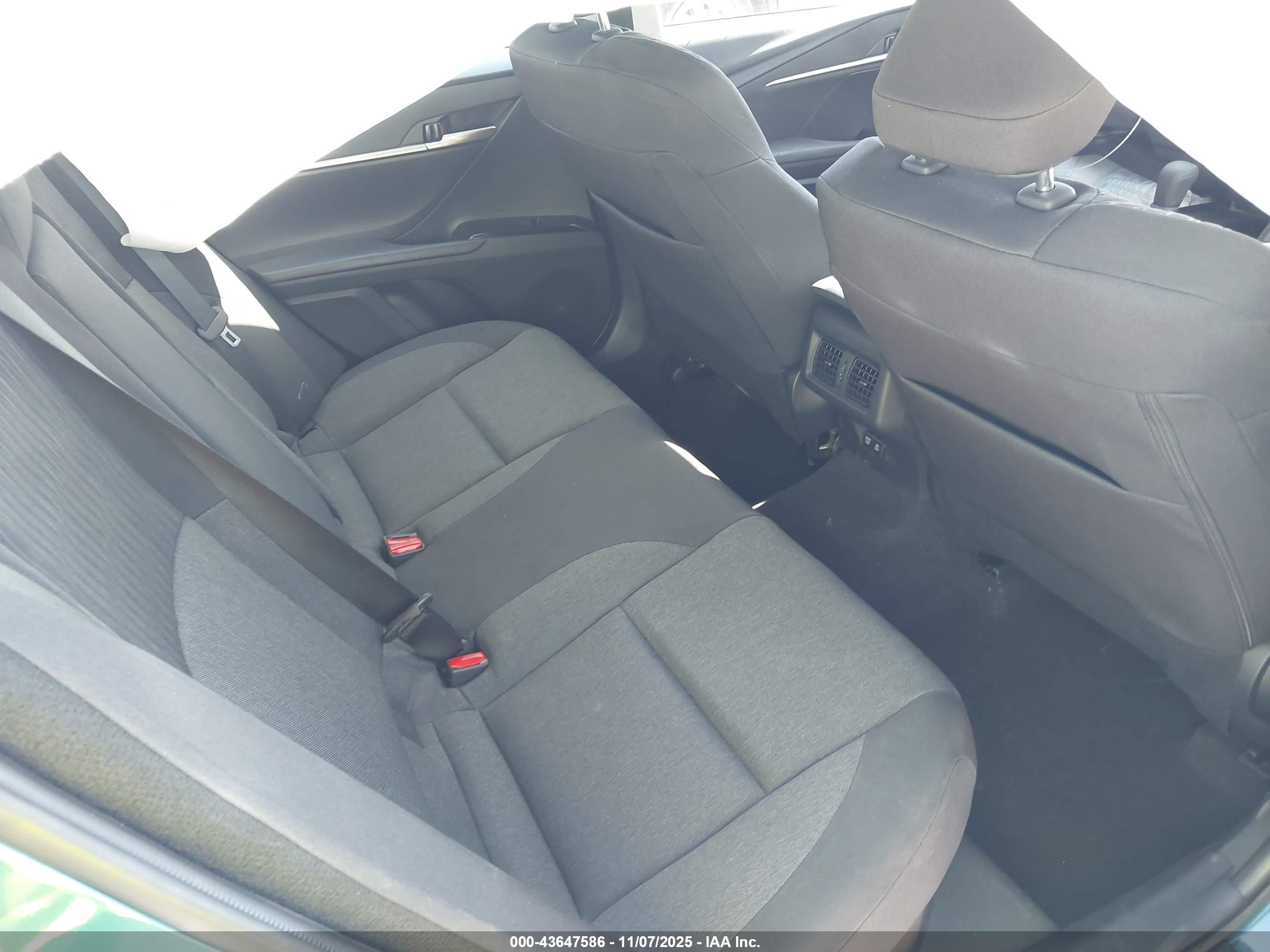 TOYOTA CAMRY image 8