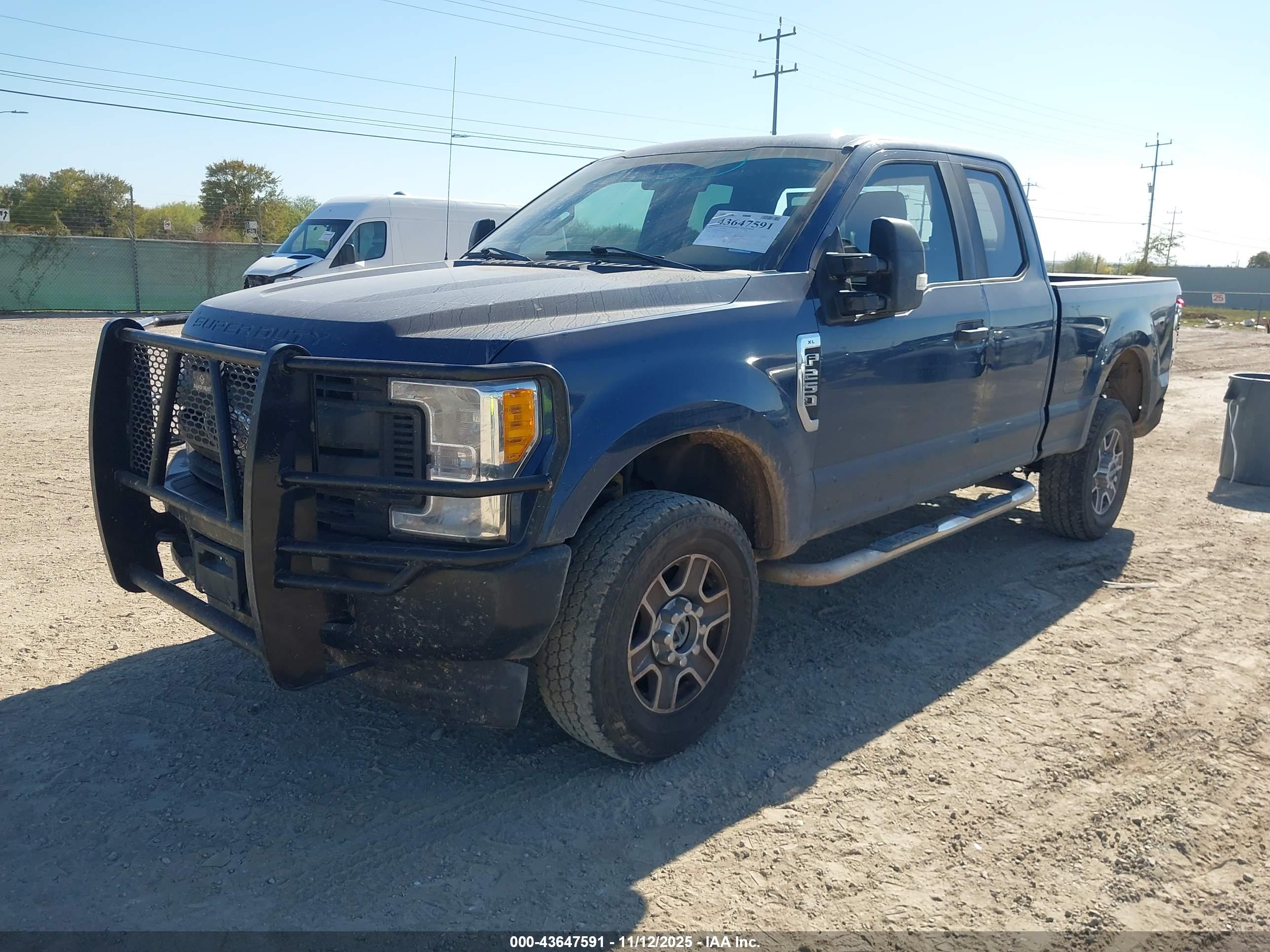 FORD F-250 image 2
